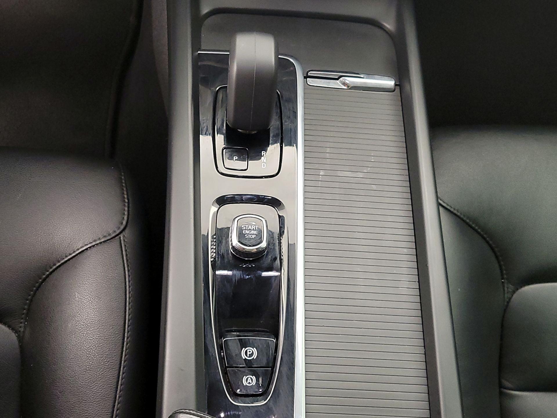 Thumbnail: 2023 Volvo XC60 - 18