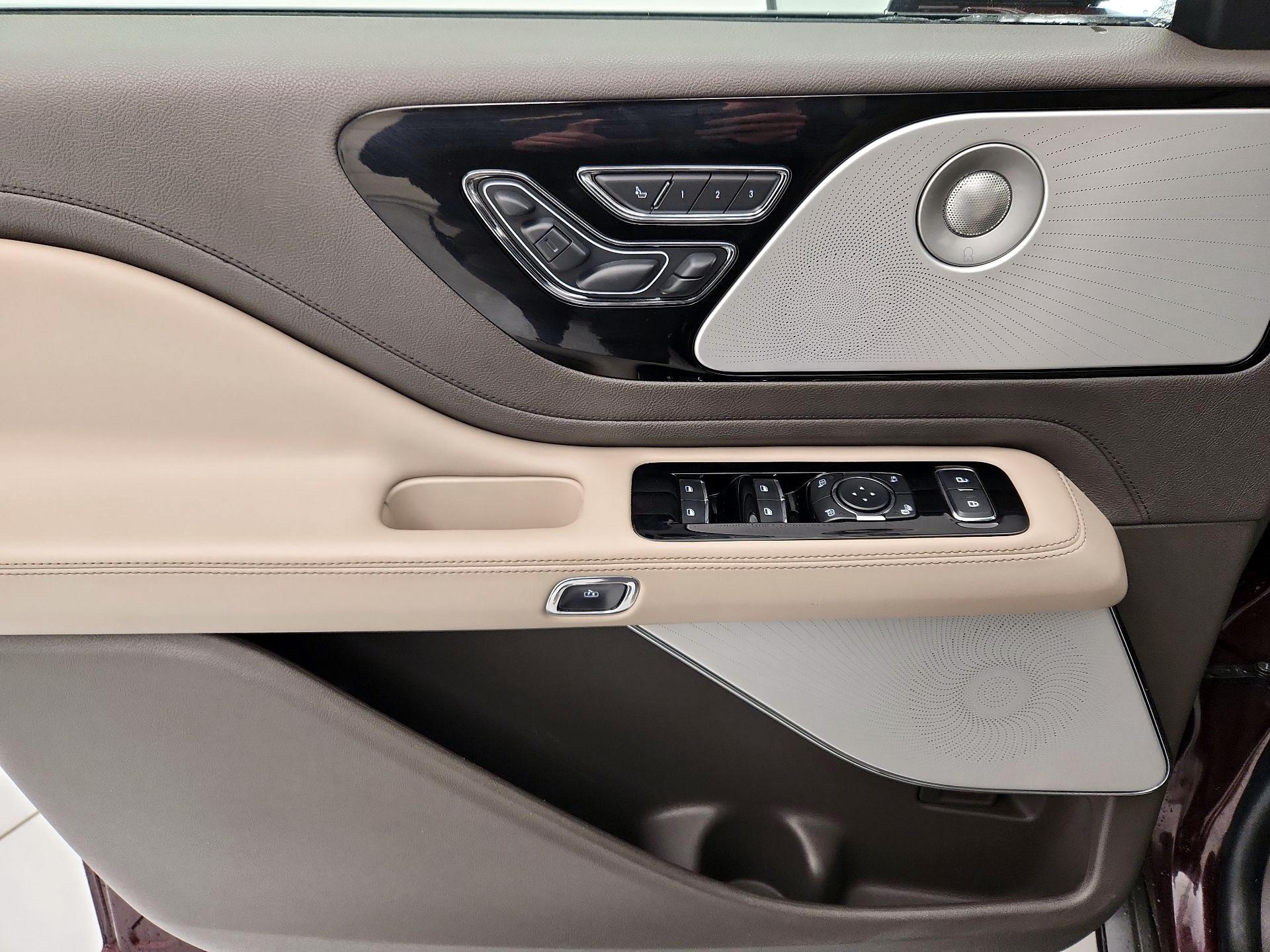 Thumbnail: 2022 Lincoln Aviator - 12