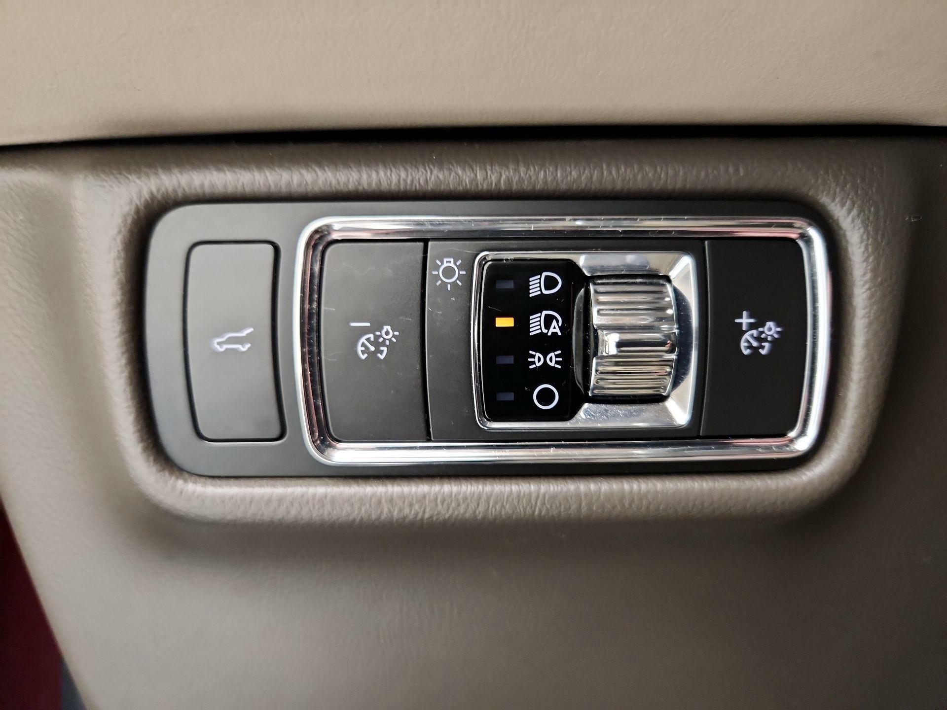 Thumbnail: 2022 Lincoln Aviator - 13