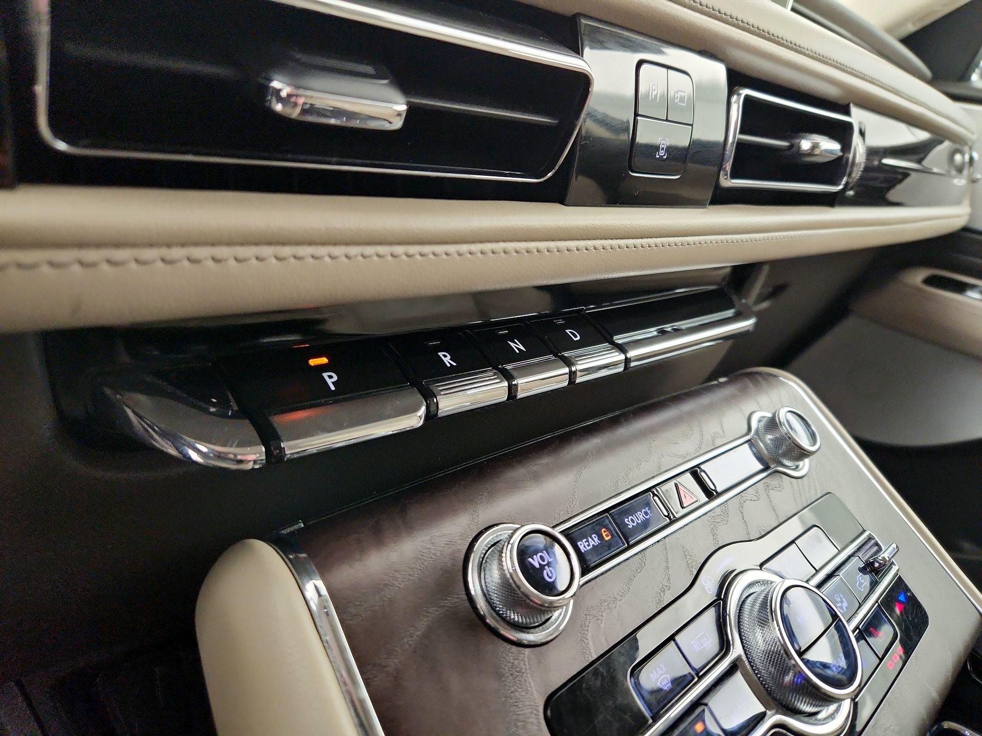 Thumbnail: 2022 Lincoln Aviator - 18