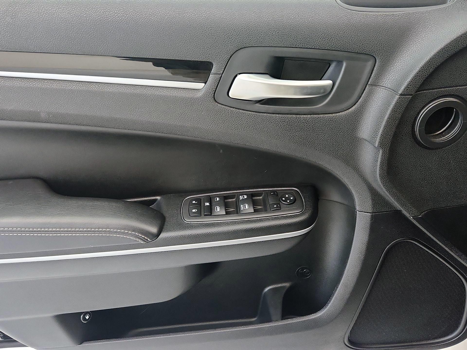 Thumbnail: 2023 Chrysler 300 - 12