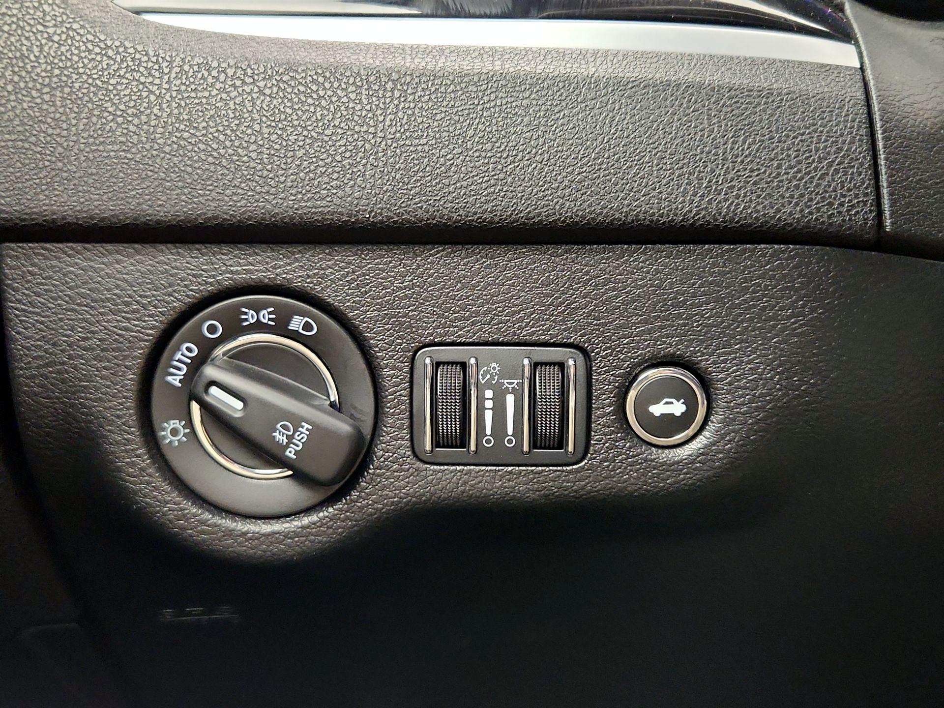 Thumbnail: 2023 Chrysler 300 - 13