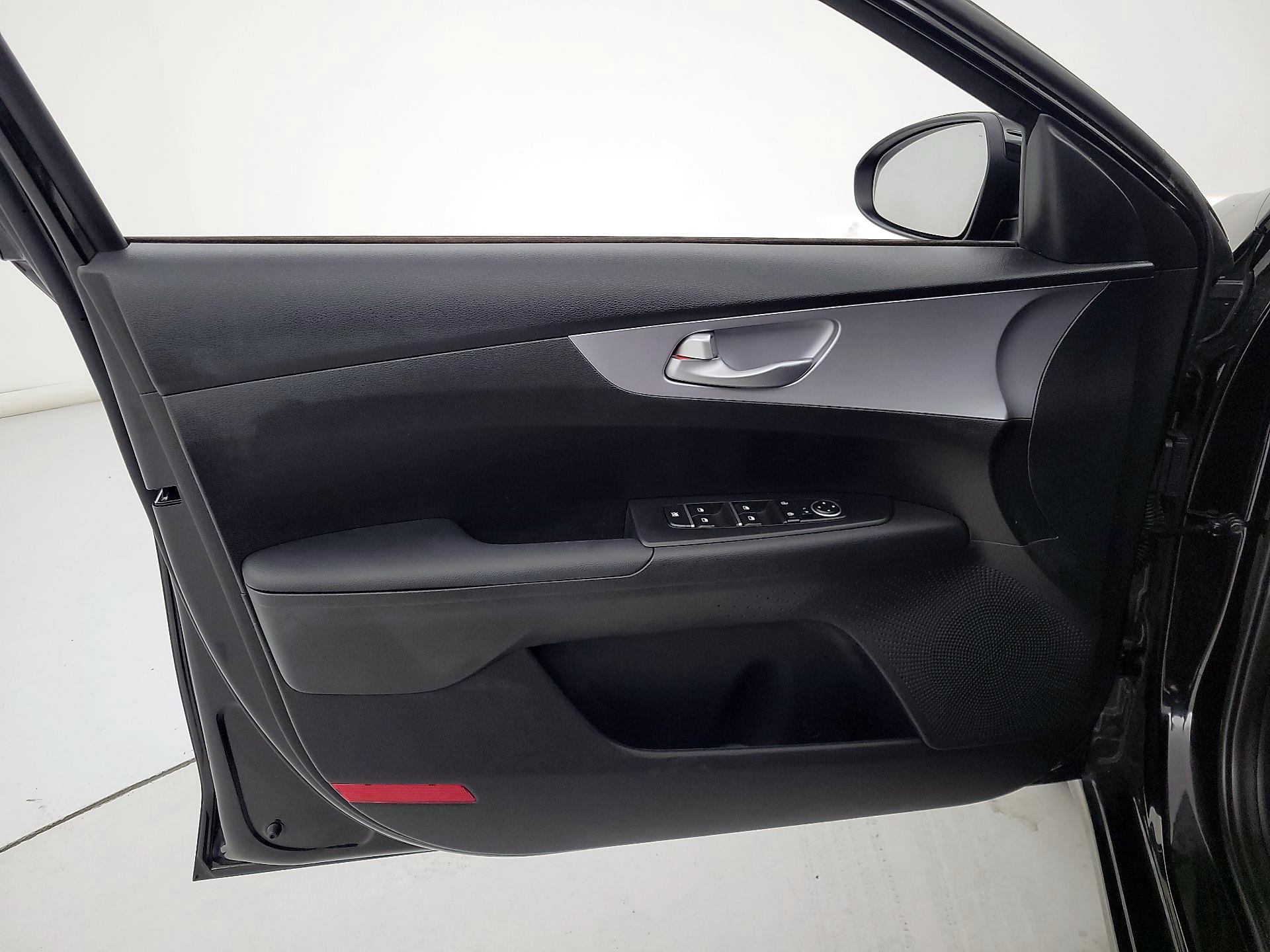 Thumbnail: 2024 Kia Forte - 12