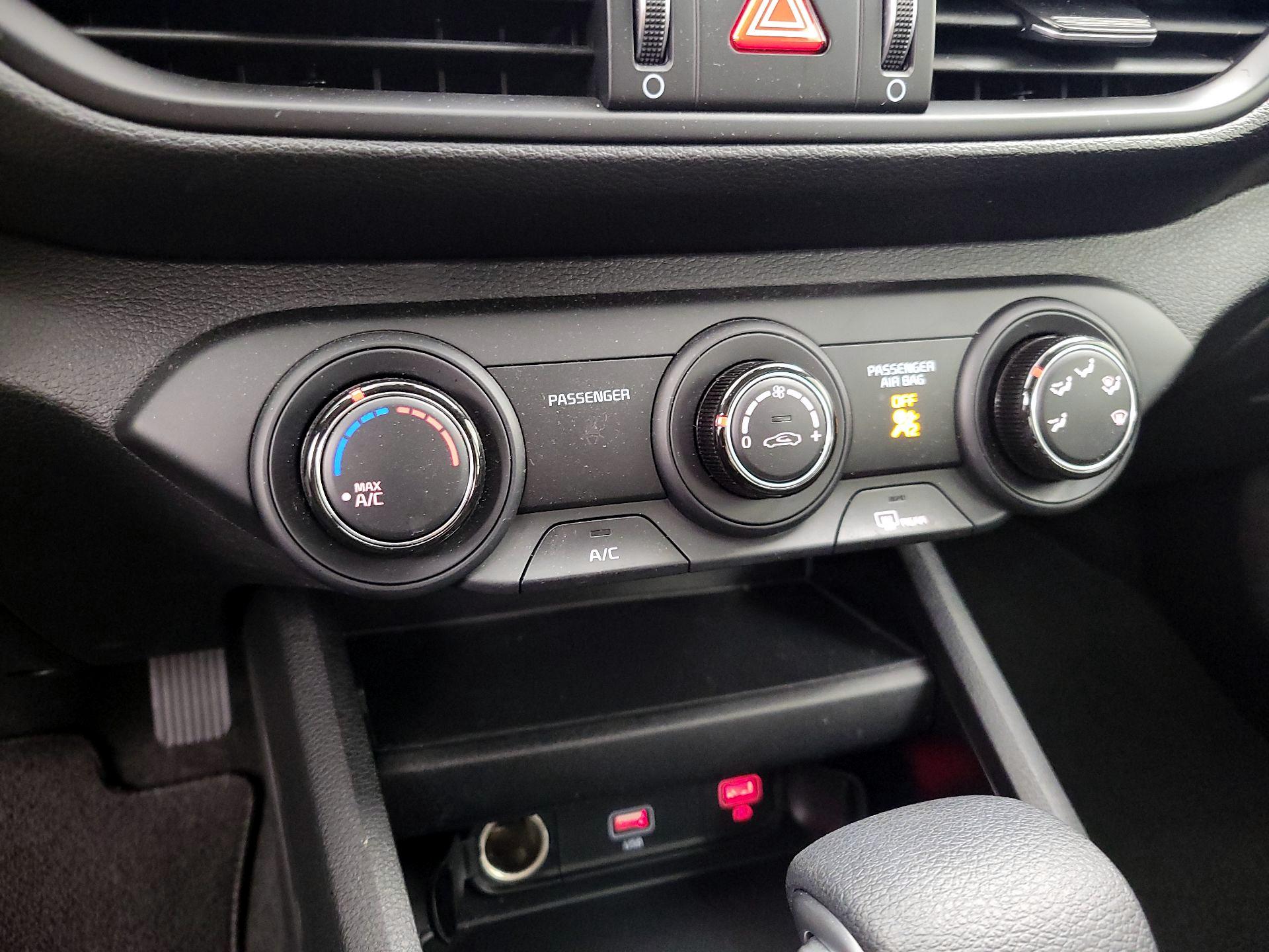 Thumbnail: 2024 Kia Forte - 16