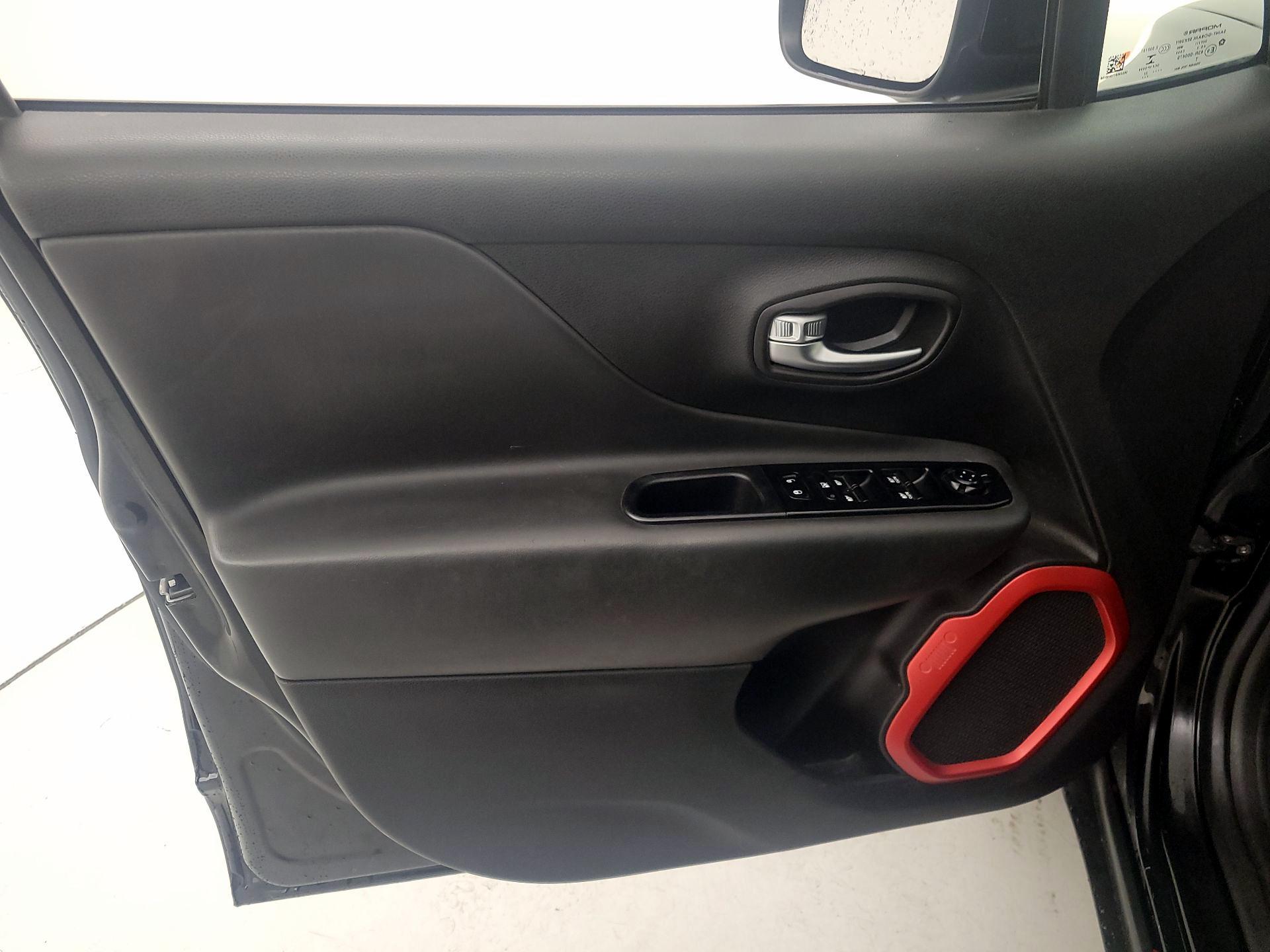 Thumbnail: 2022 Jeep Renegade - 12