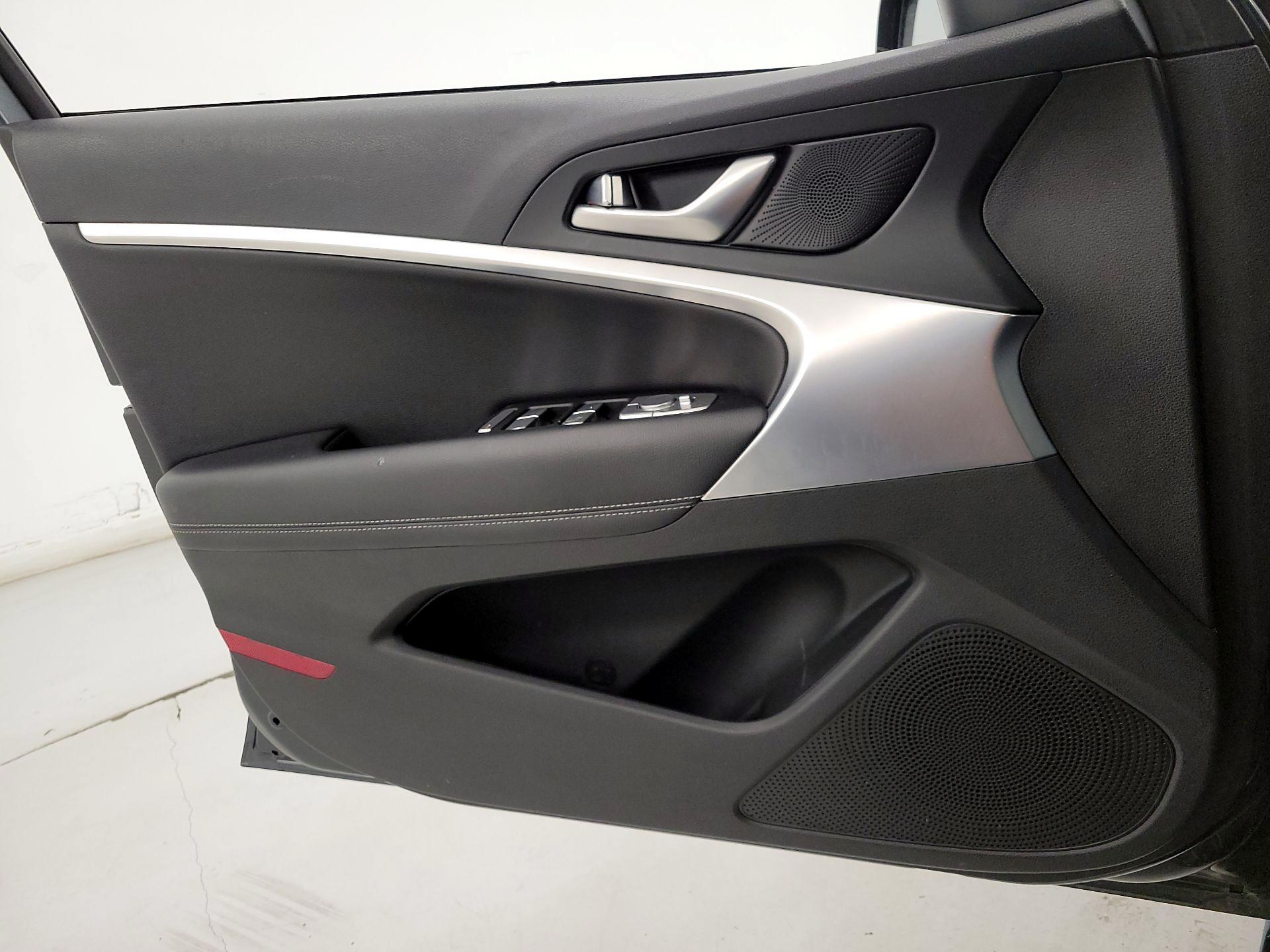 Thumbnail: 2023 Genesis G70 - 12