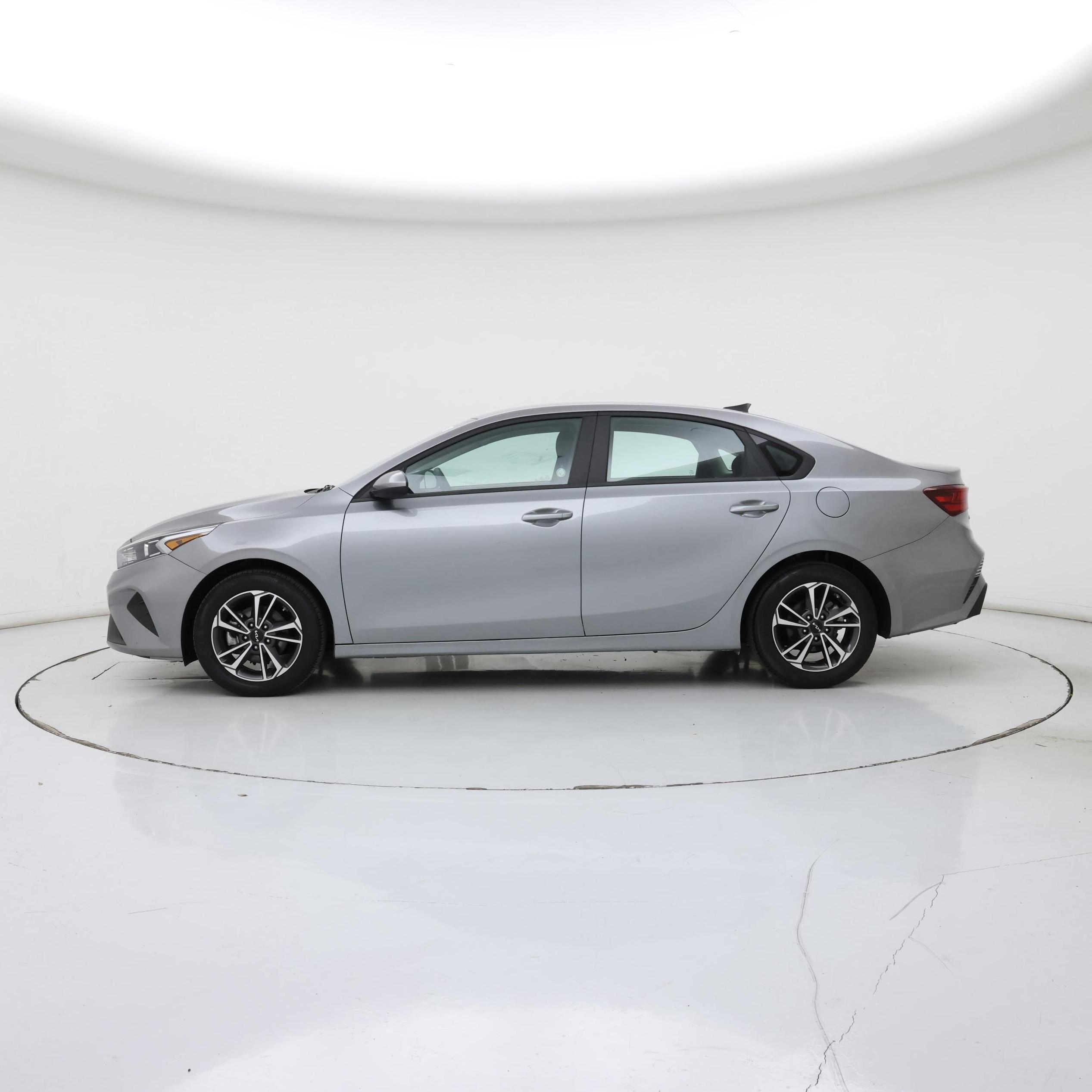 Thumbnail: 2024 Kia Forte - 3