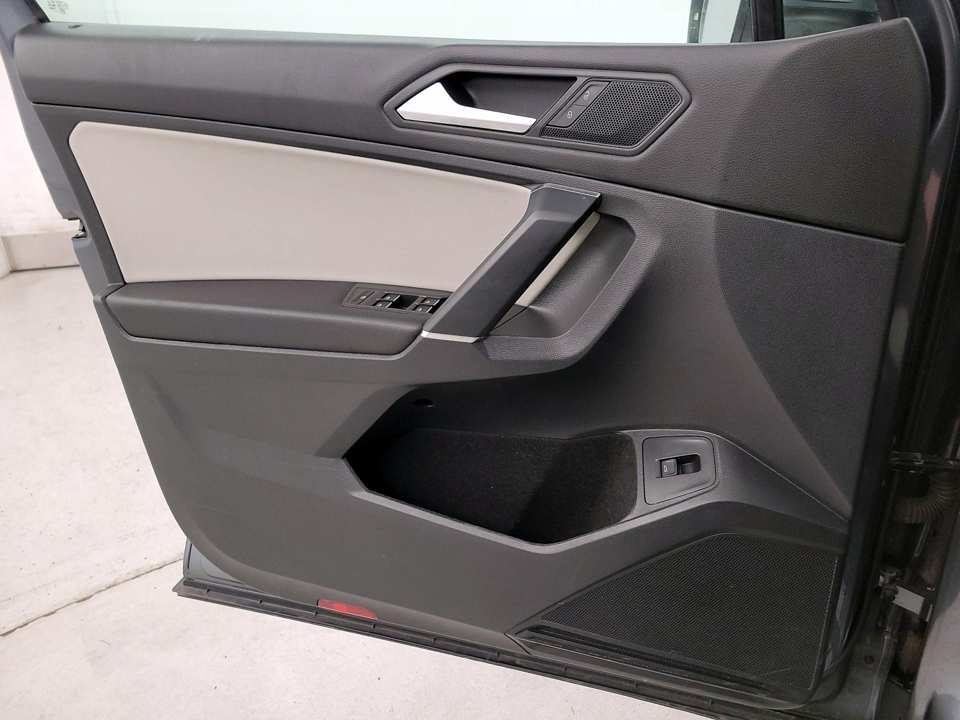 Thumbnail: 2020 Volkswagen Tiguan - 12