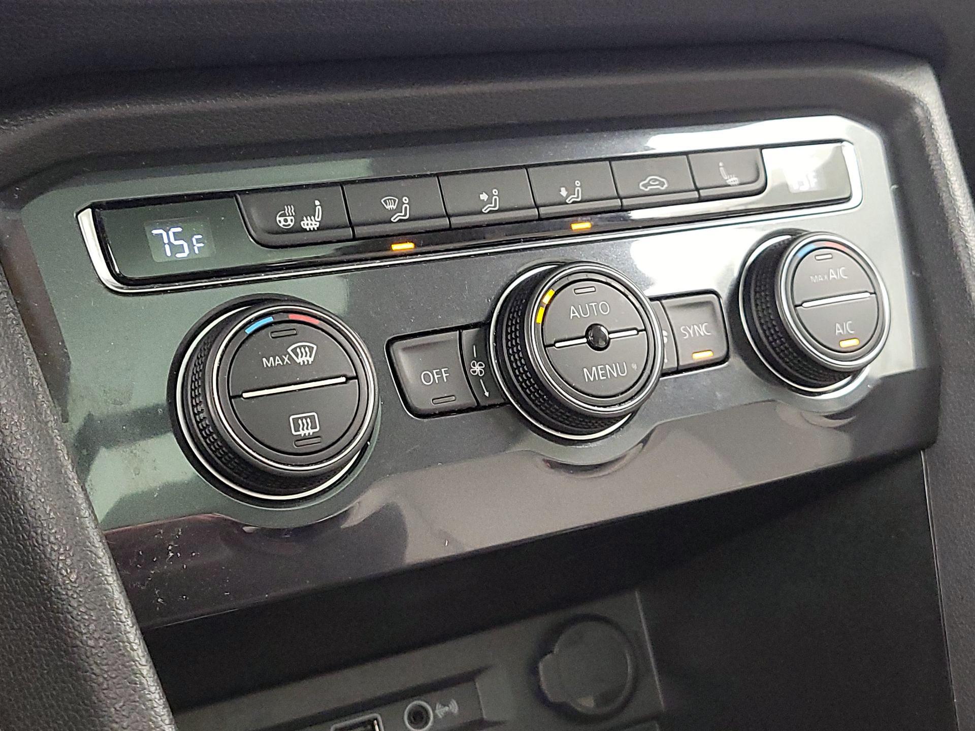 Thumbnail: 2020 Volkswagen Tiguan - 17