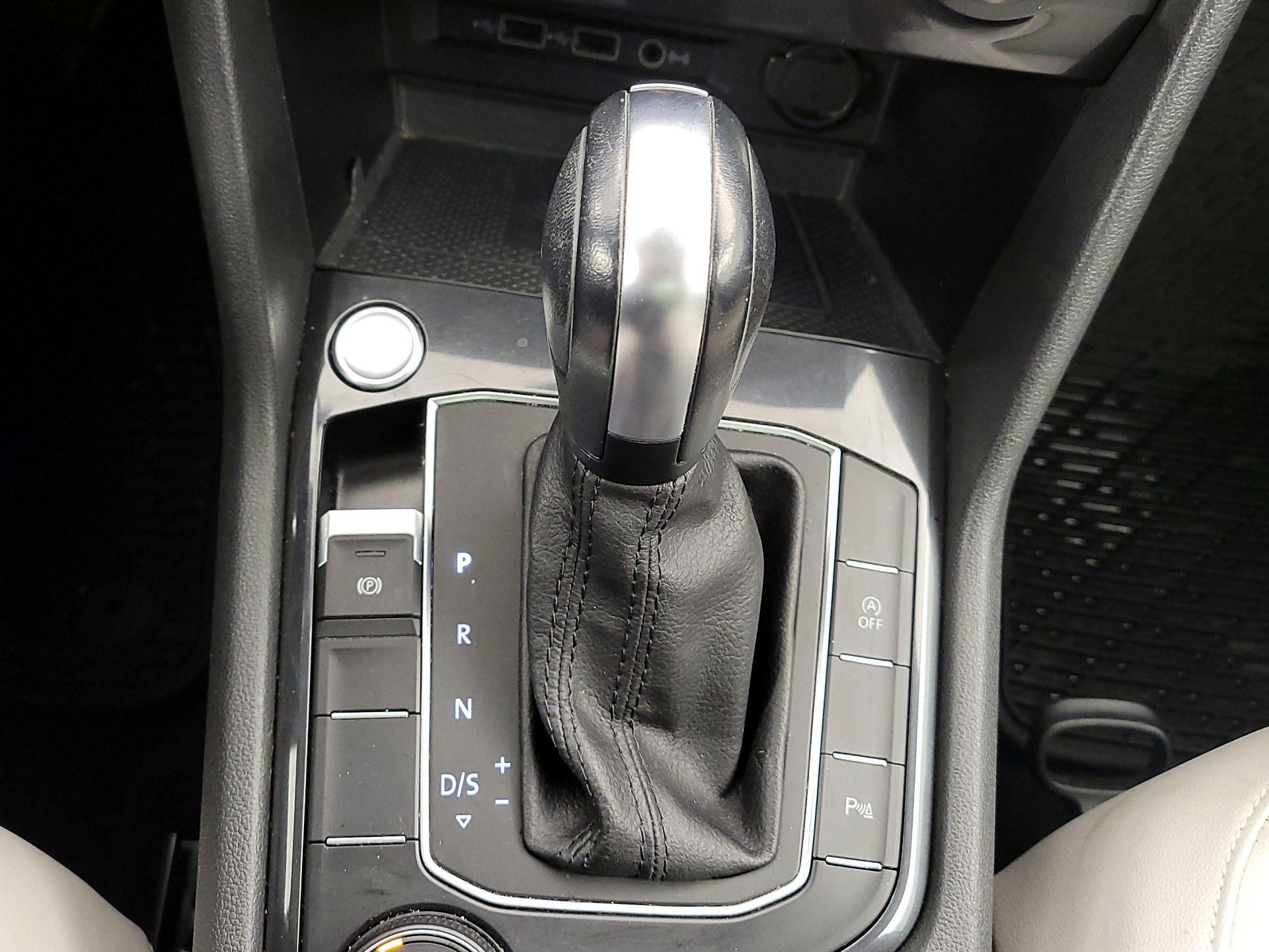 Thumbnail: 2020 Volkswagen Tiguan - 18