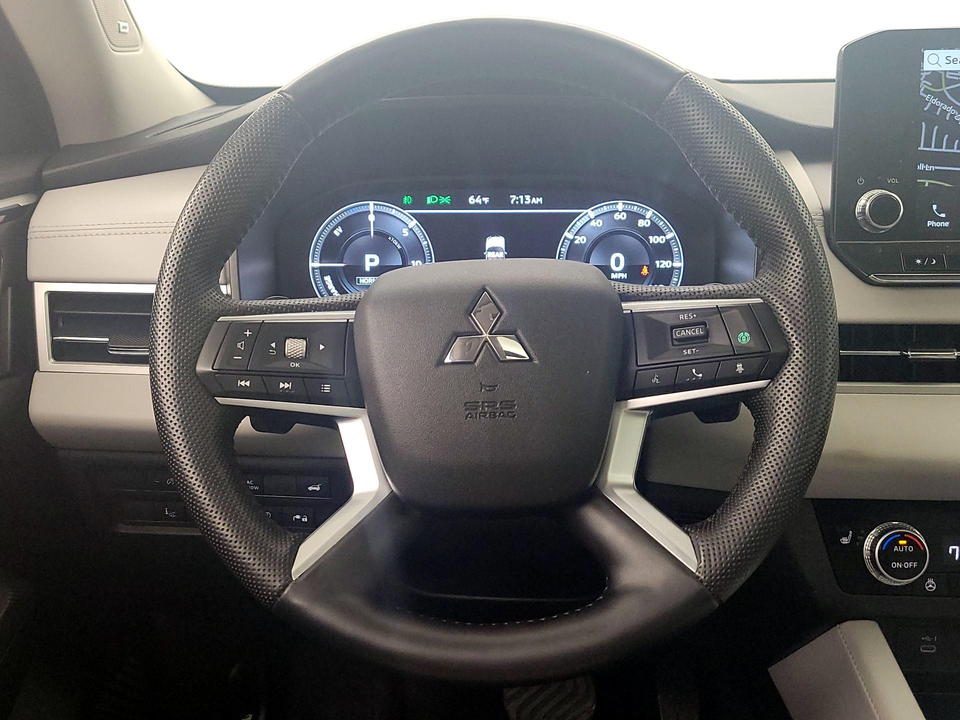 Thumbnail: 2023 Mitsubishi Outlander - 10