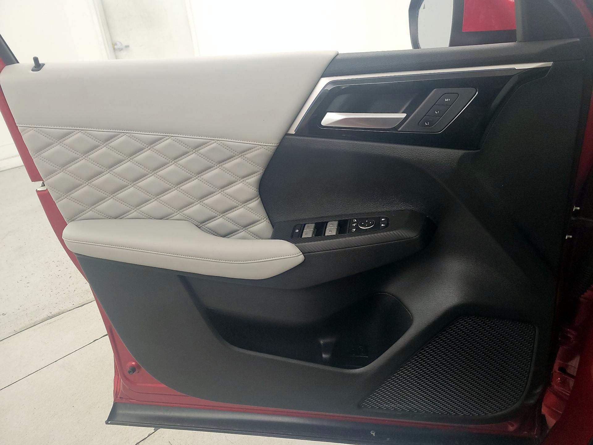 Thumbnail: 2023 Mitsubishi Outlander - 12