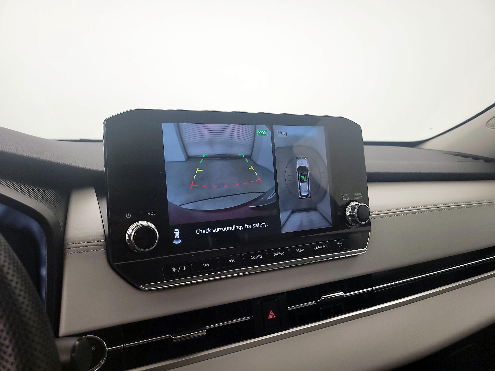 Thumbnail: 2023 Mitsubishi Outlander - 15