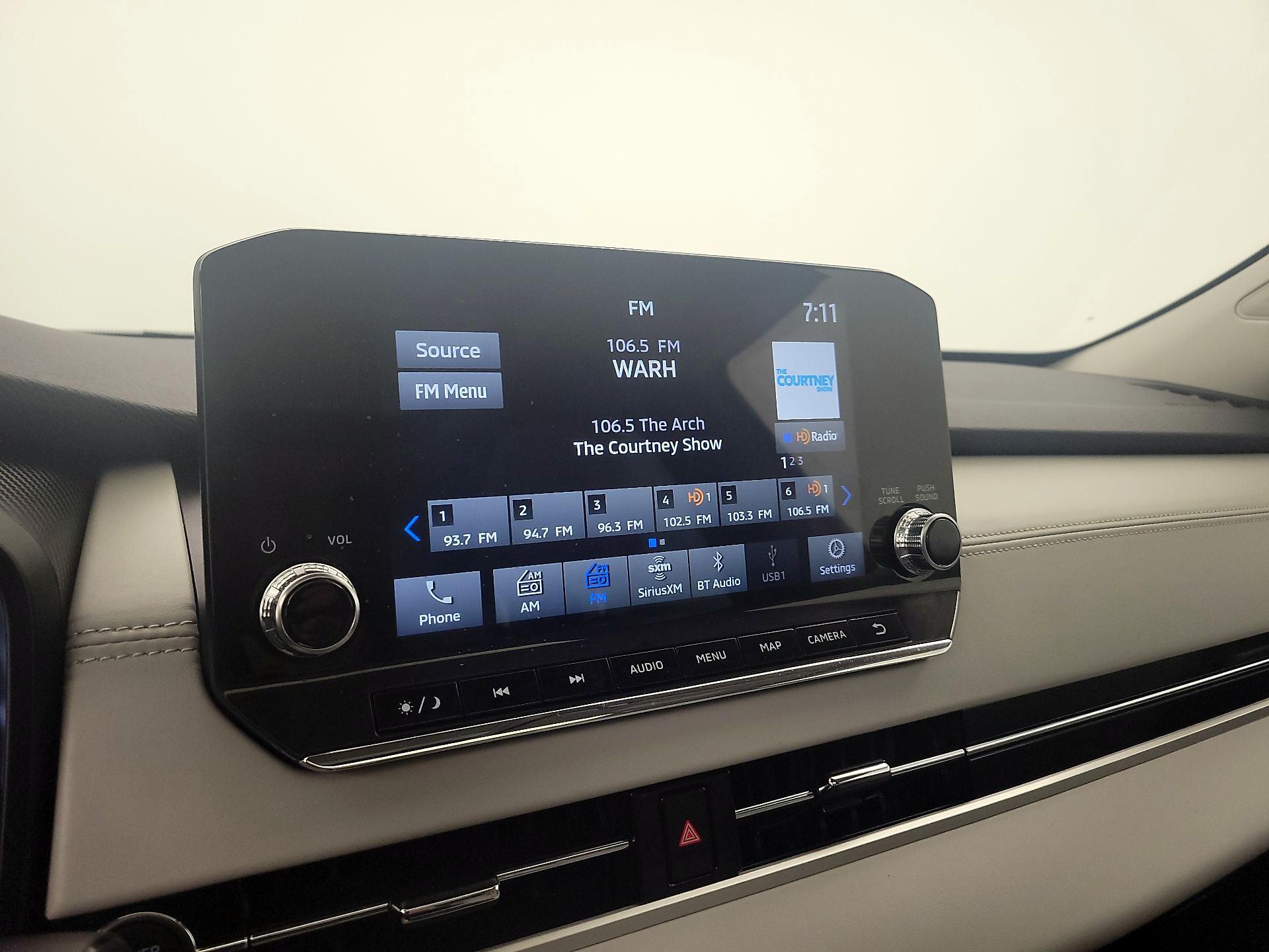 Thumbnail: 2023 Mitsubishi Outlander - 16