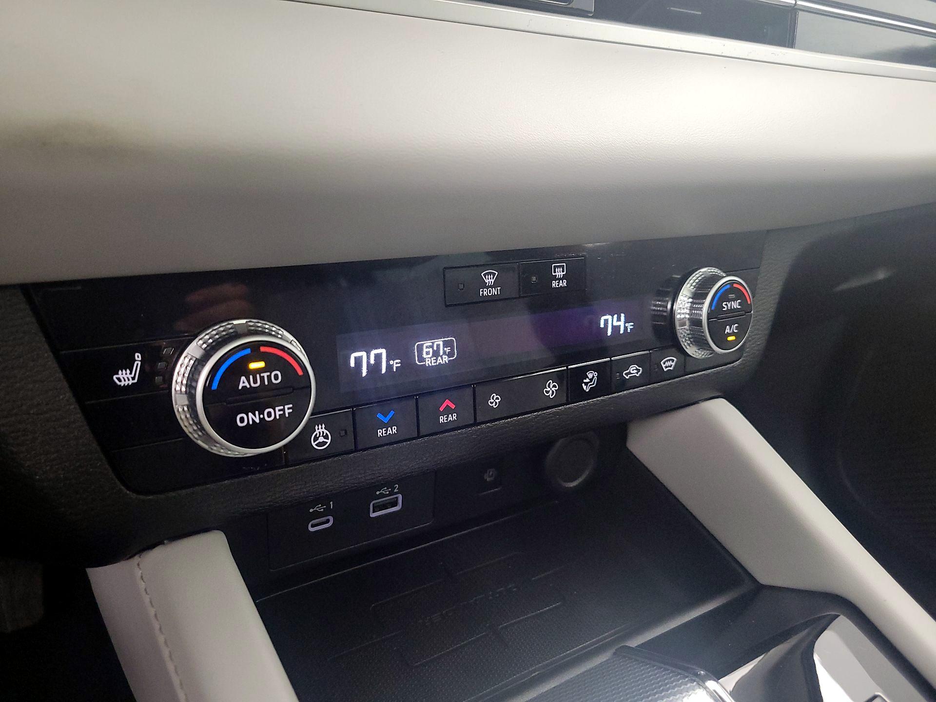 Thumbnail: 2023 Mitsubishi Outlander - 17