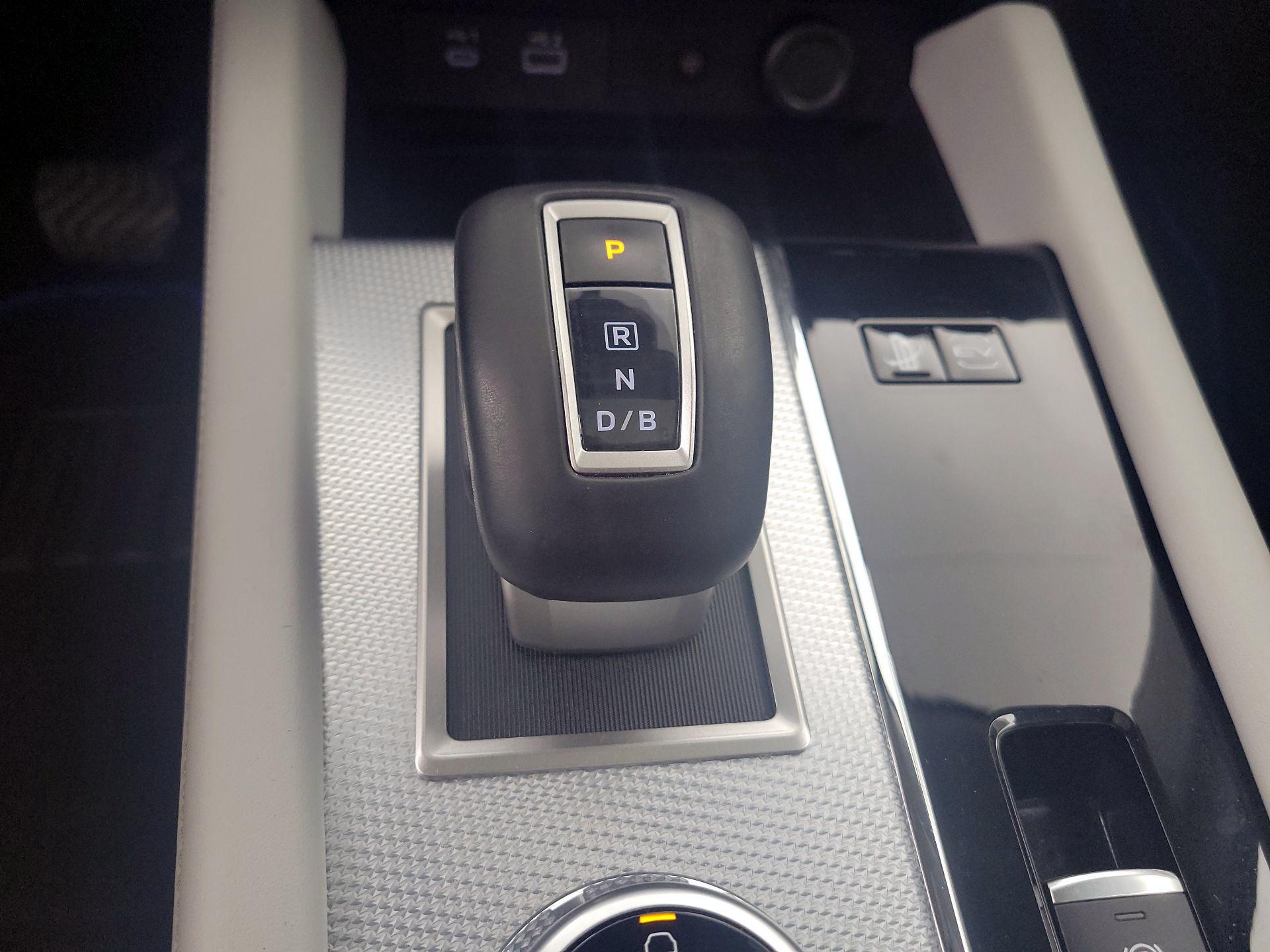 Thumbnail: 2023 Mitsubishi Outlander - 18