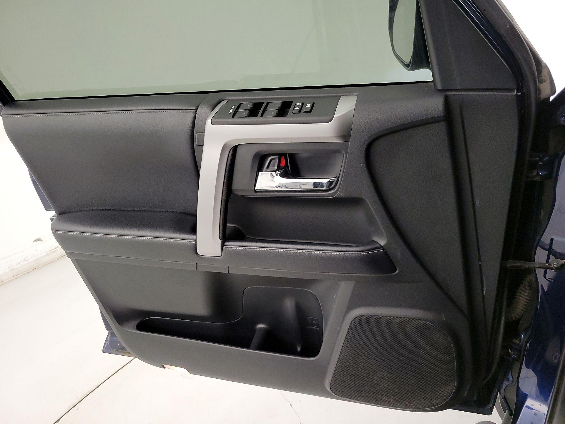 Thumbnail: 2019 Toyota 4Runner - 12