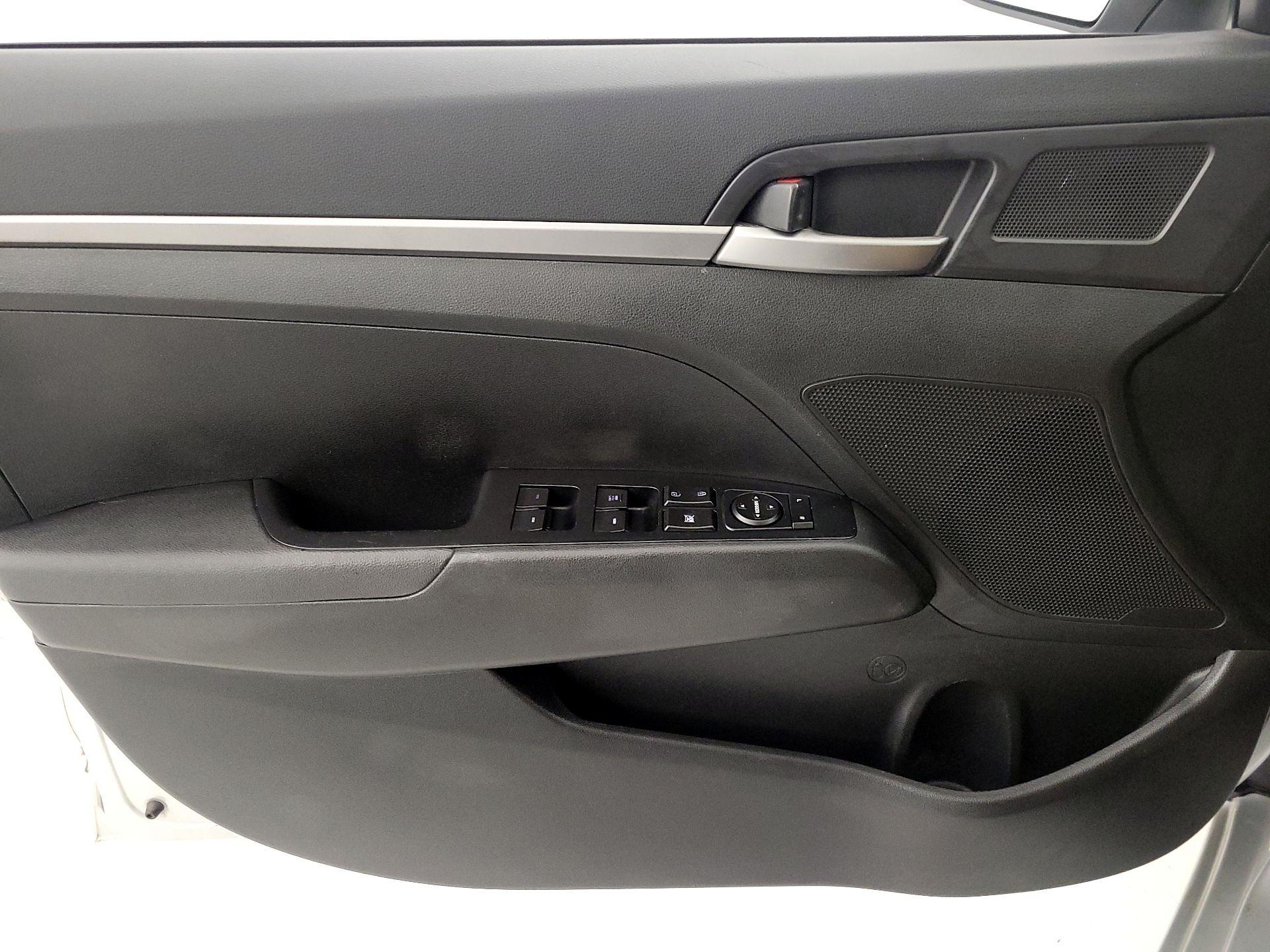 Thumbnail: 2018 Hyundai Elantra - 12