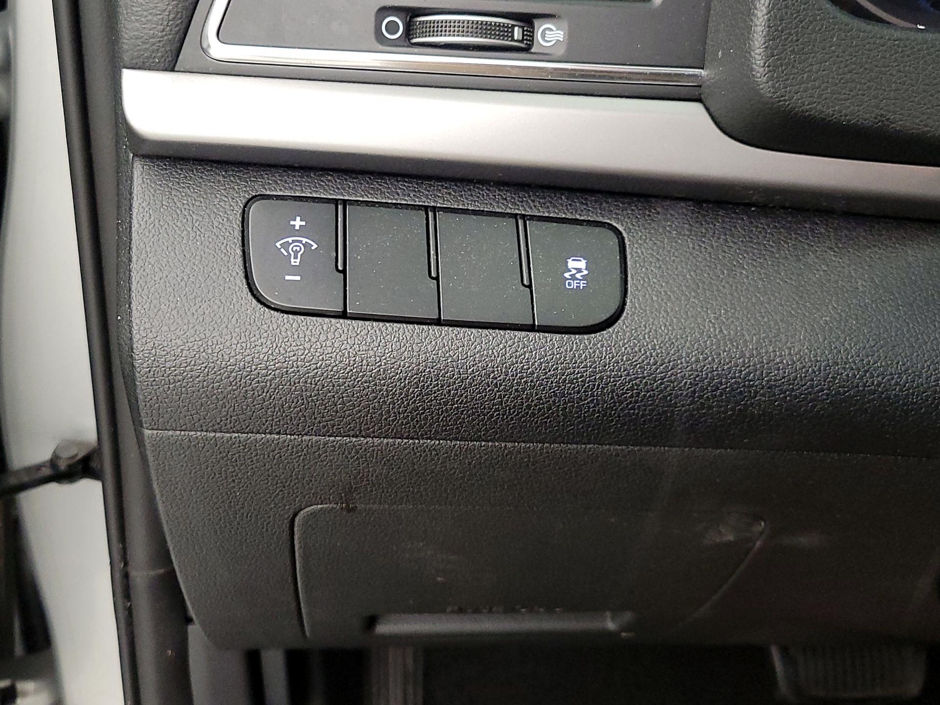 Thumbnail: 2018 Hyundai Elantra - 13