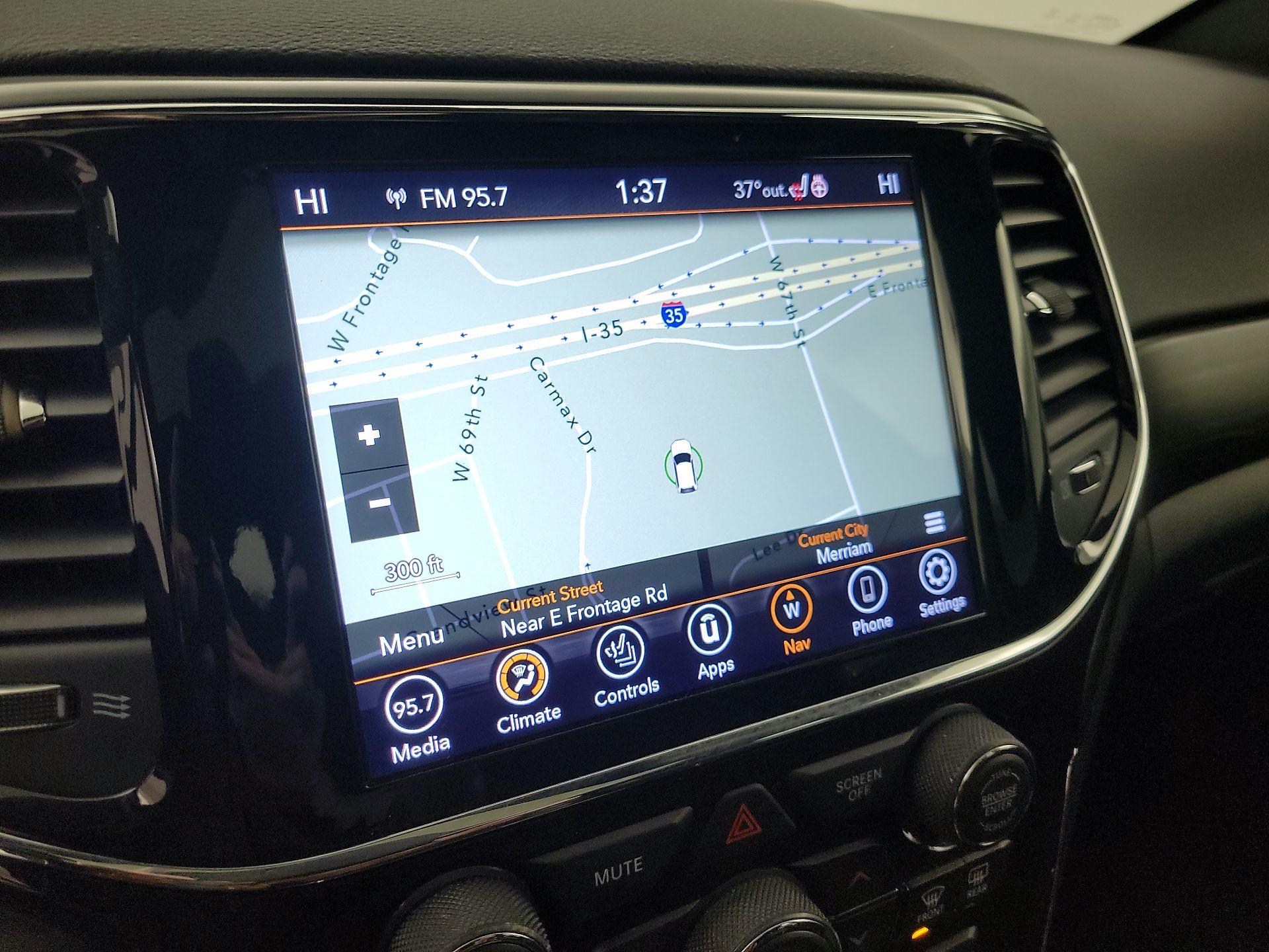 Thumbnail: 2022 Jeep Grand Cherokee - 14