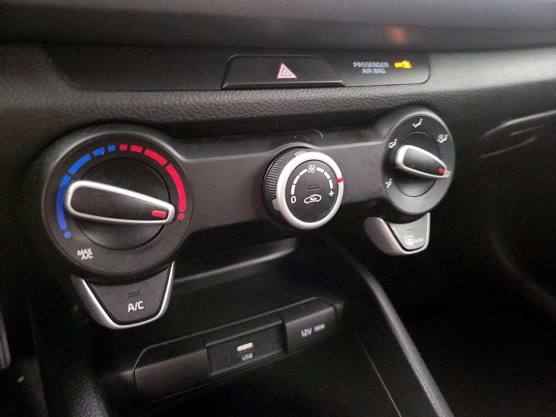 Thumbnail: 2023 Kia Rio - 16