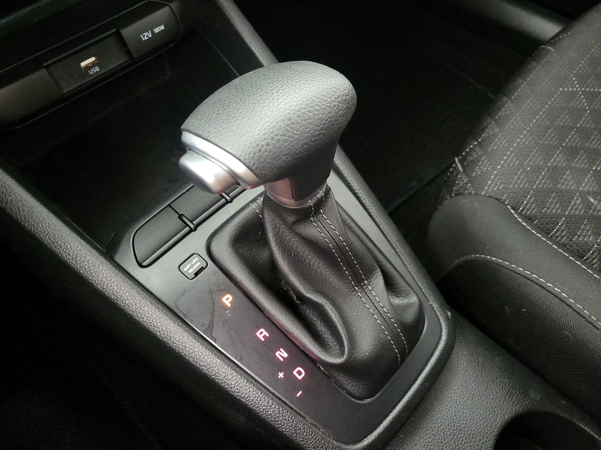 Thumbnail: 2023 Kia Rio - 17