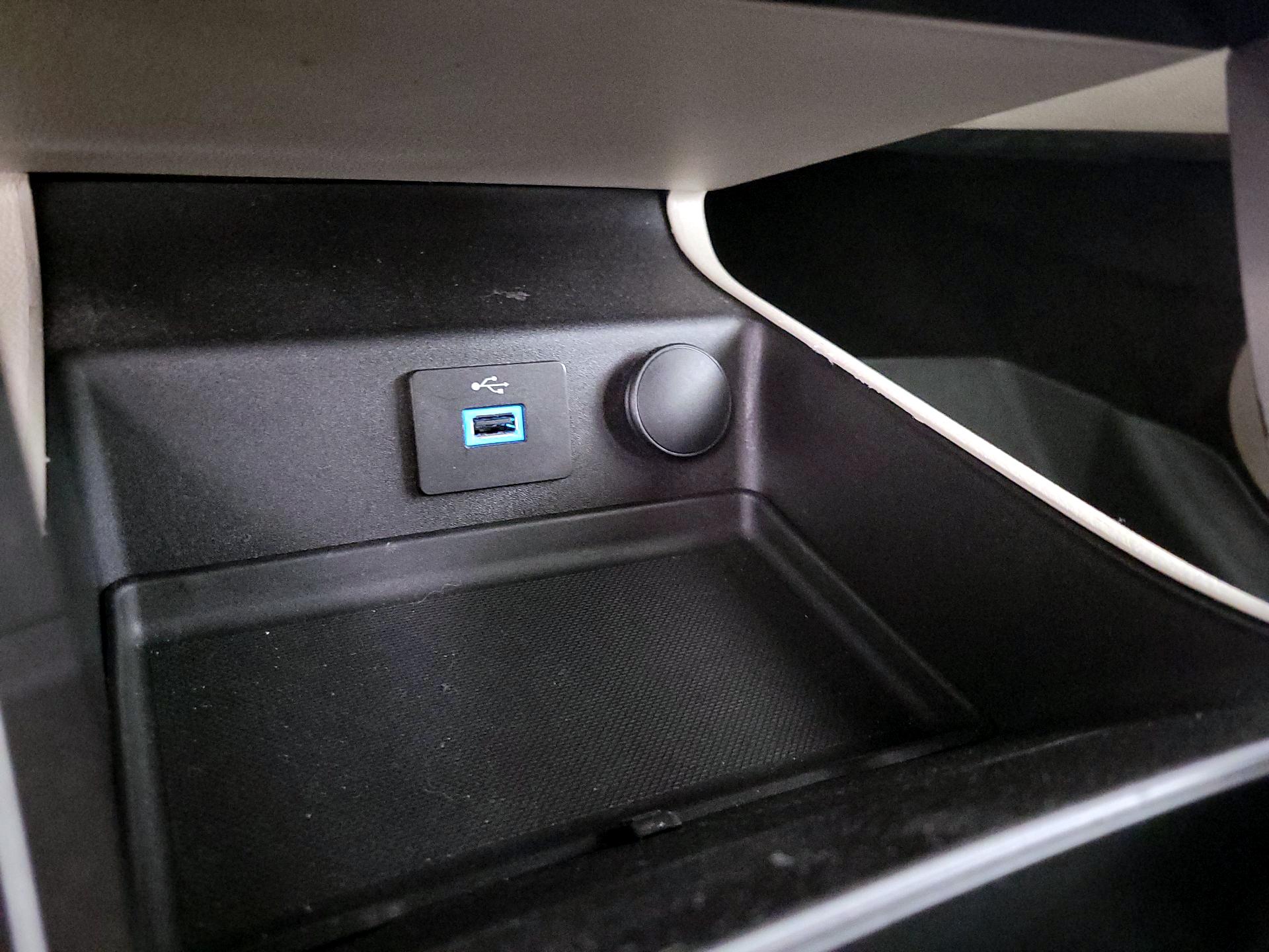 Thumbnail: 2017 Ford Fusion - 18