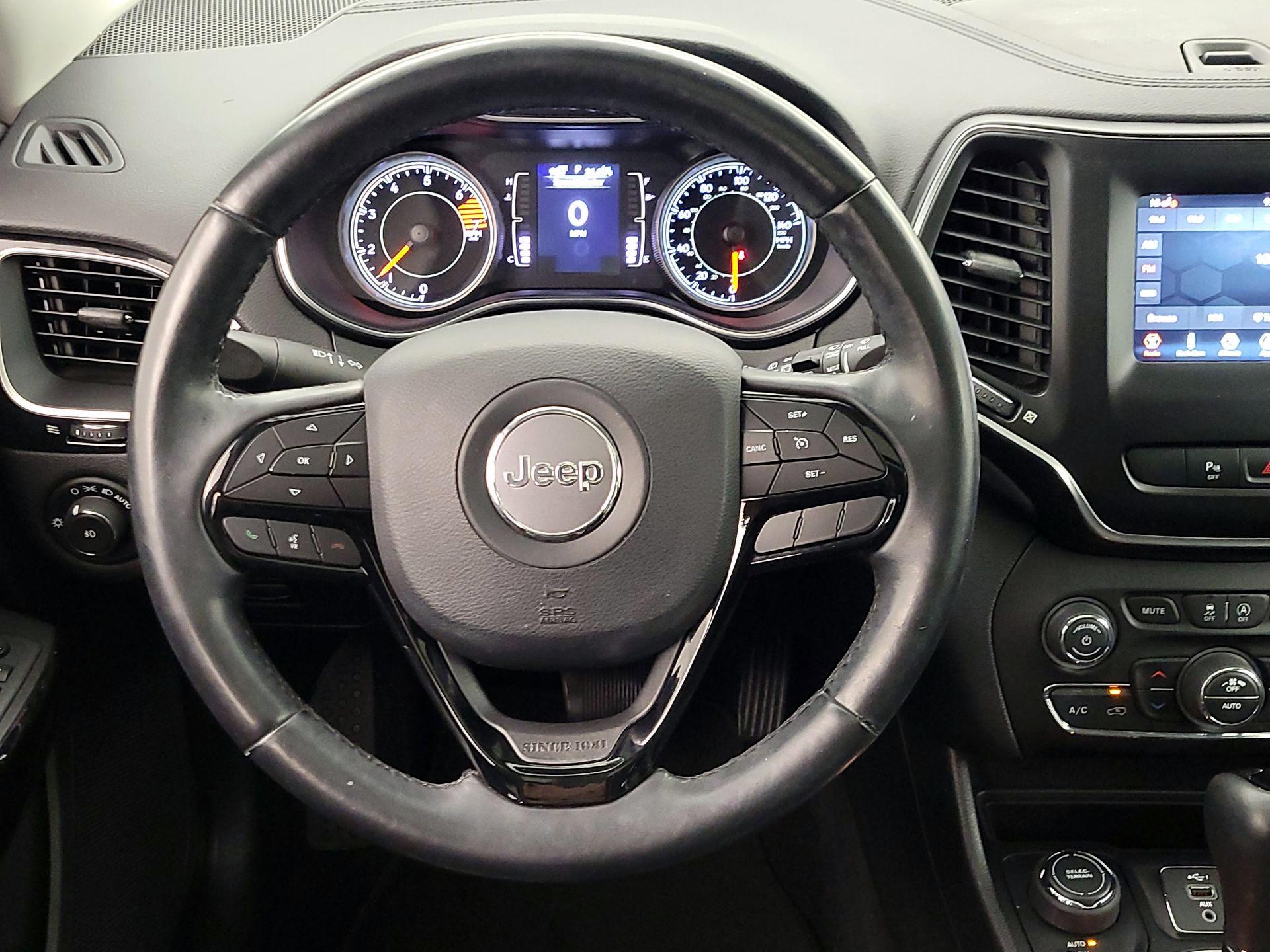 Thumbnail: 2019 Jeep Cherokee - 10