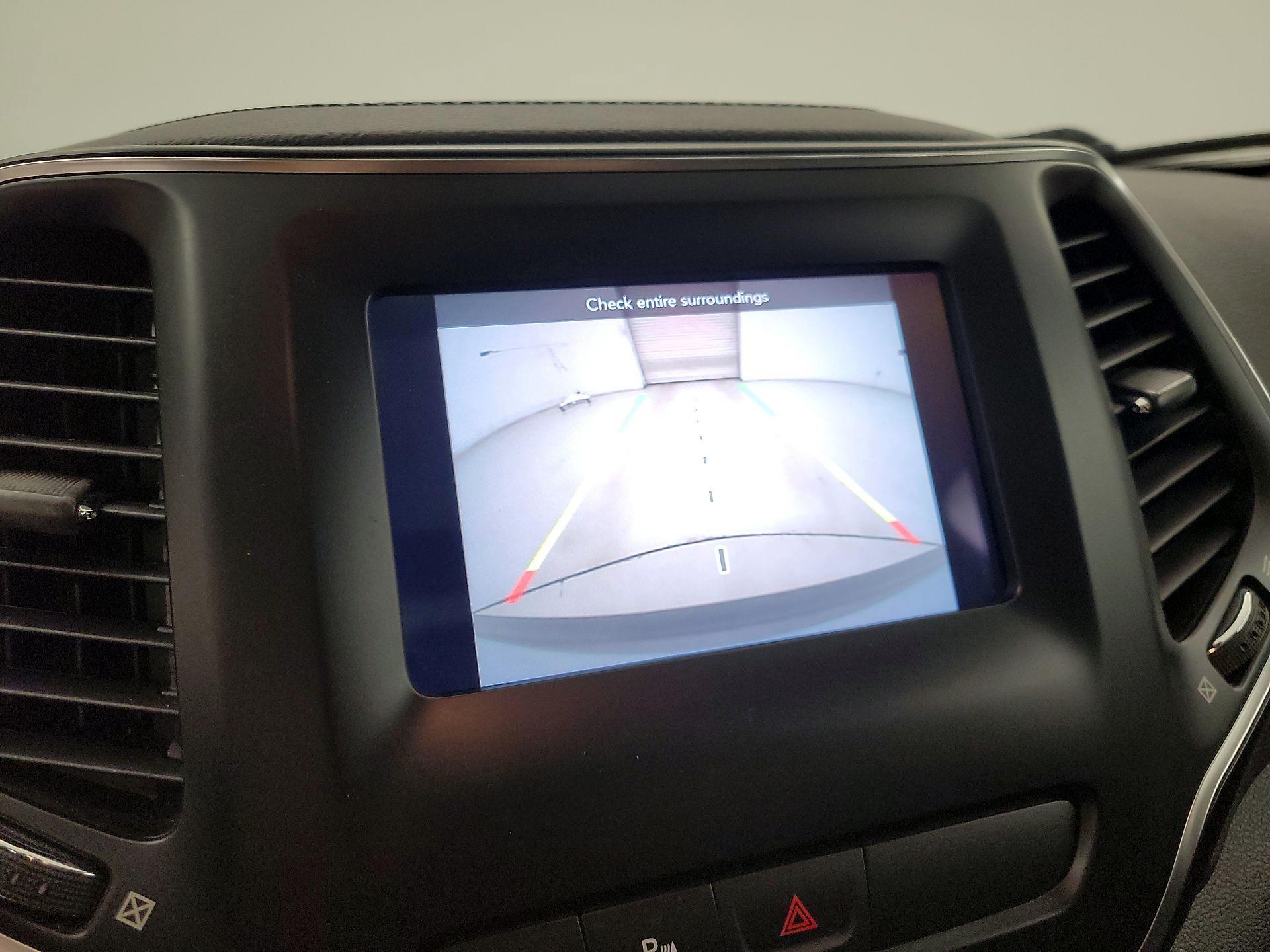 Thumbnail: 2019 Jeep Cherokee - 14