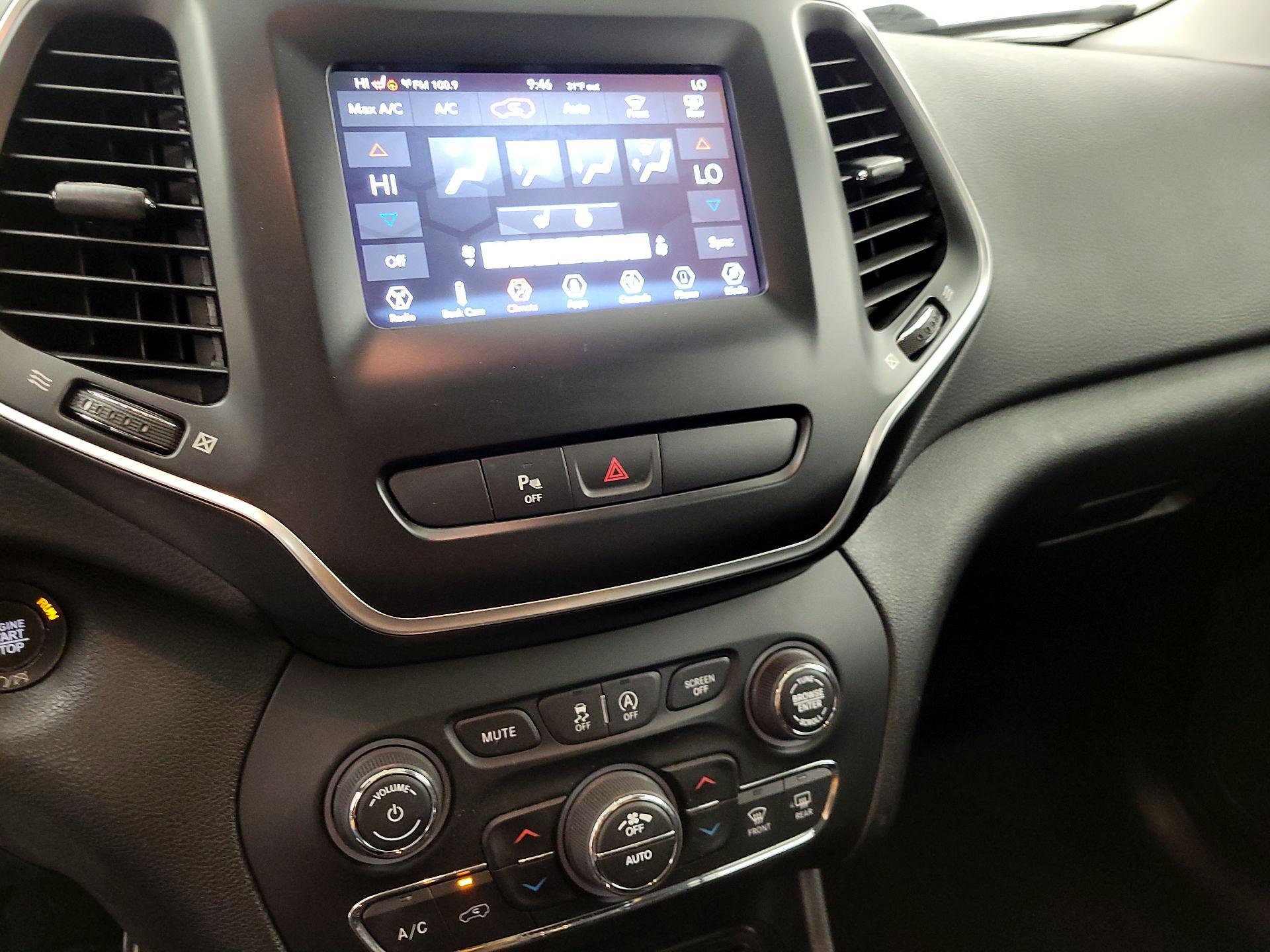 Thumbnail: 2019 Jeep Cherokee - 16