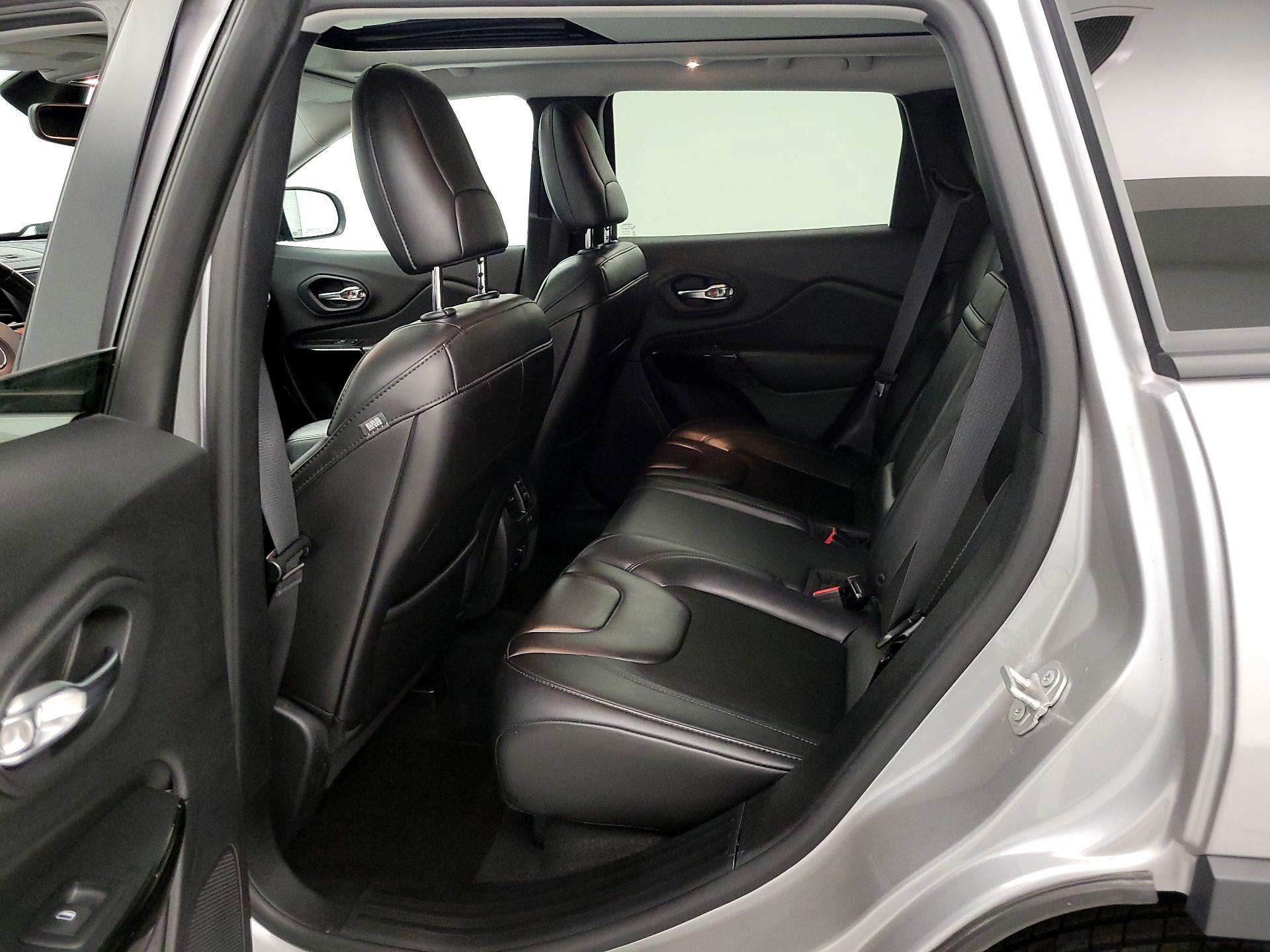 Thumbnail: 2019 Jeep Cherokee - 20