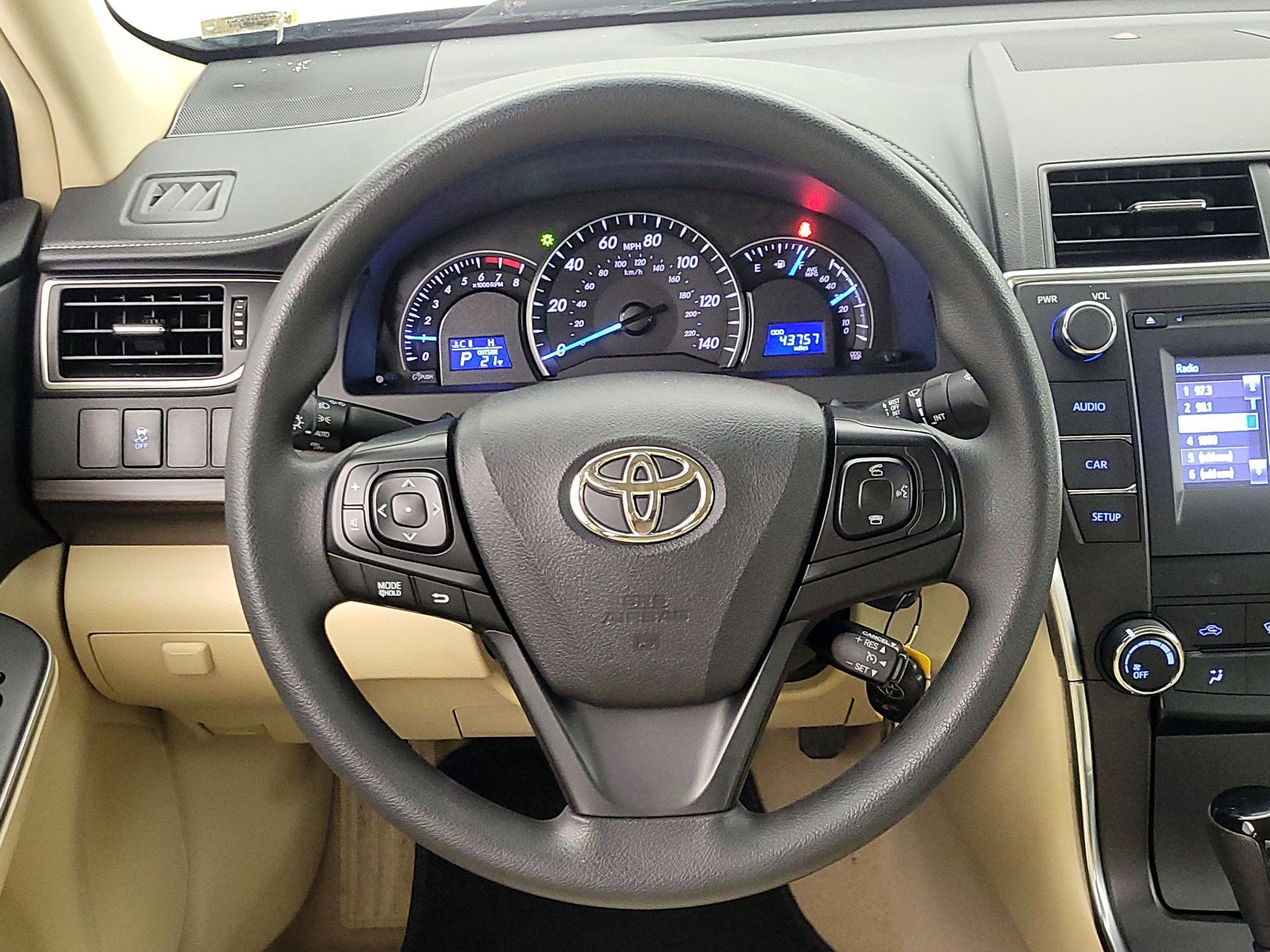 Thumbnail: 2015 Toyota Camry - 10