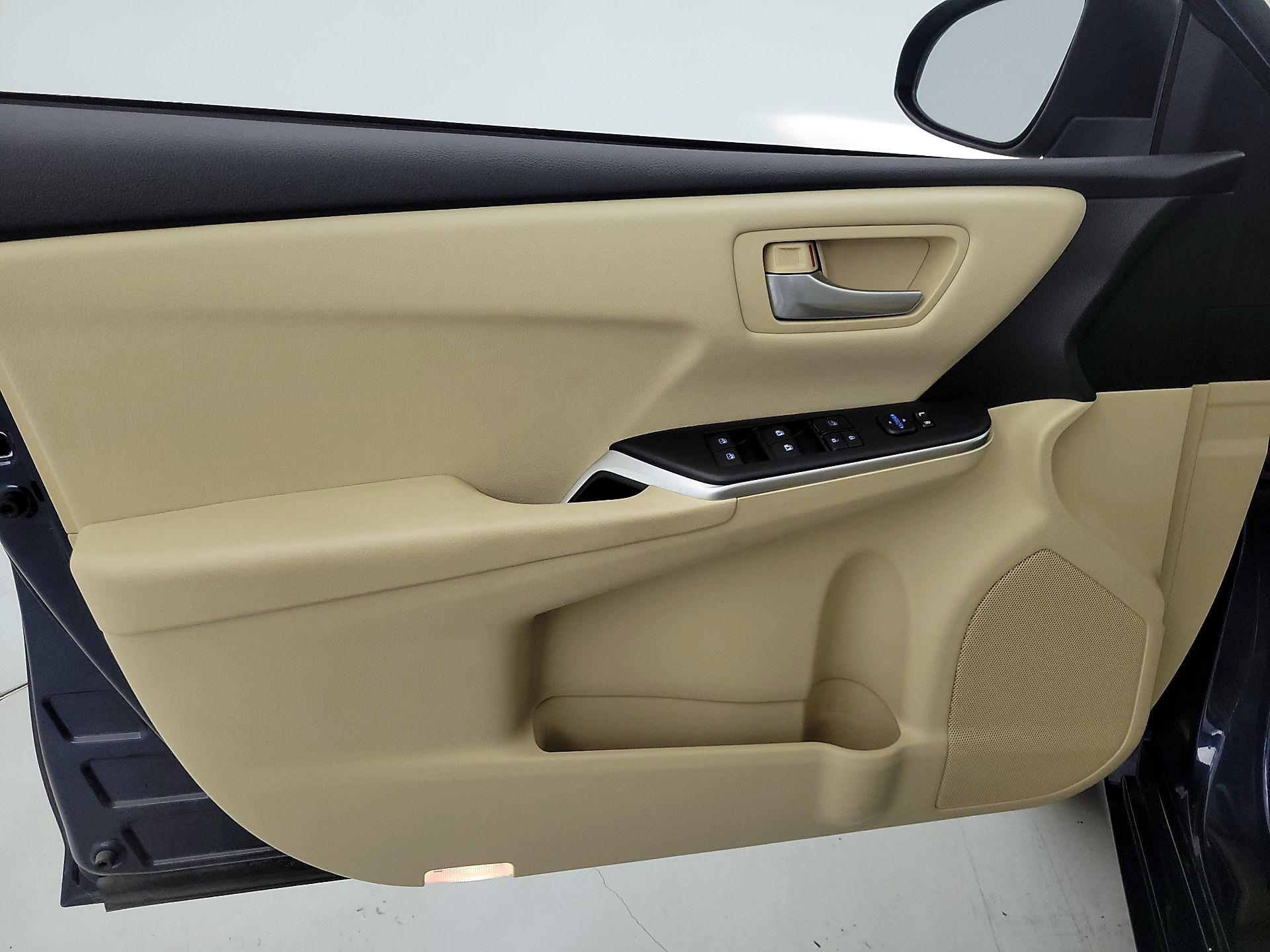 Thumbnail: 2015 Toyota Camry - 12