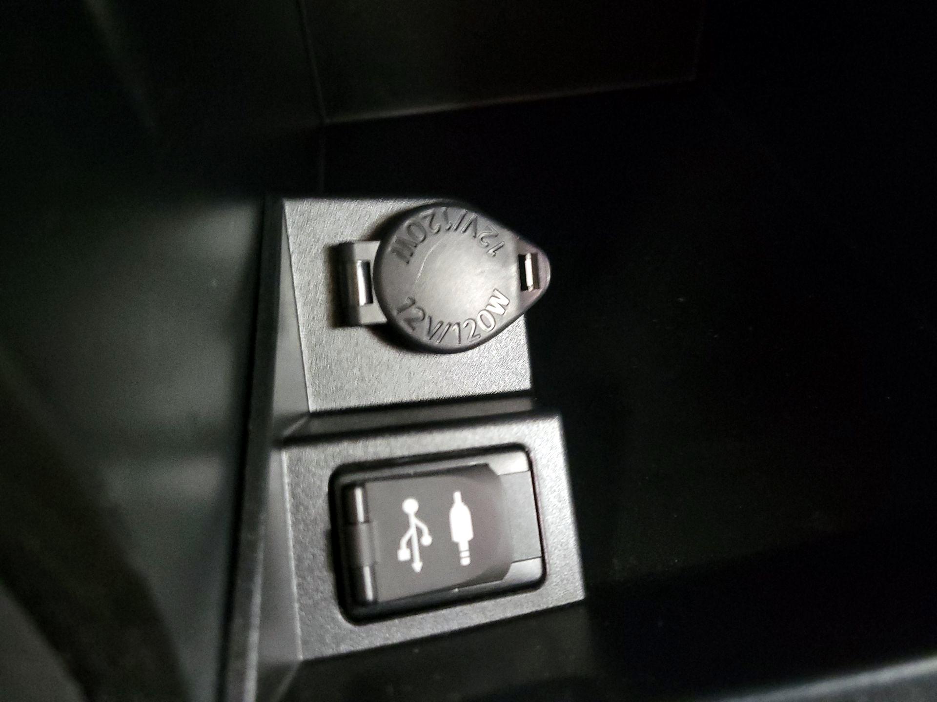 Thumbnail: 2015 Toyota Camry - 18