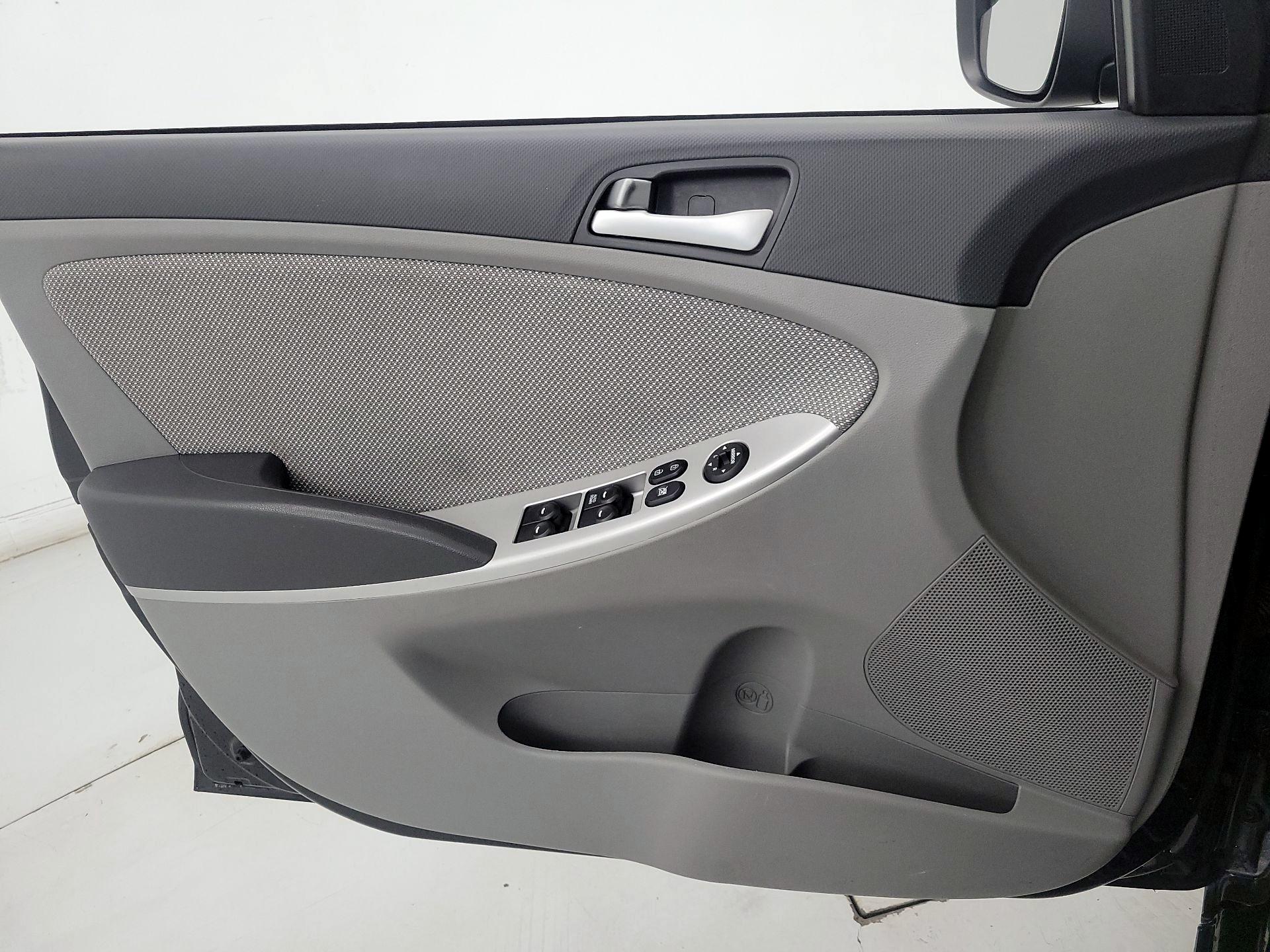 Thumbnail: 2014 Hyundai Accent - 12