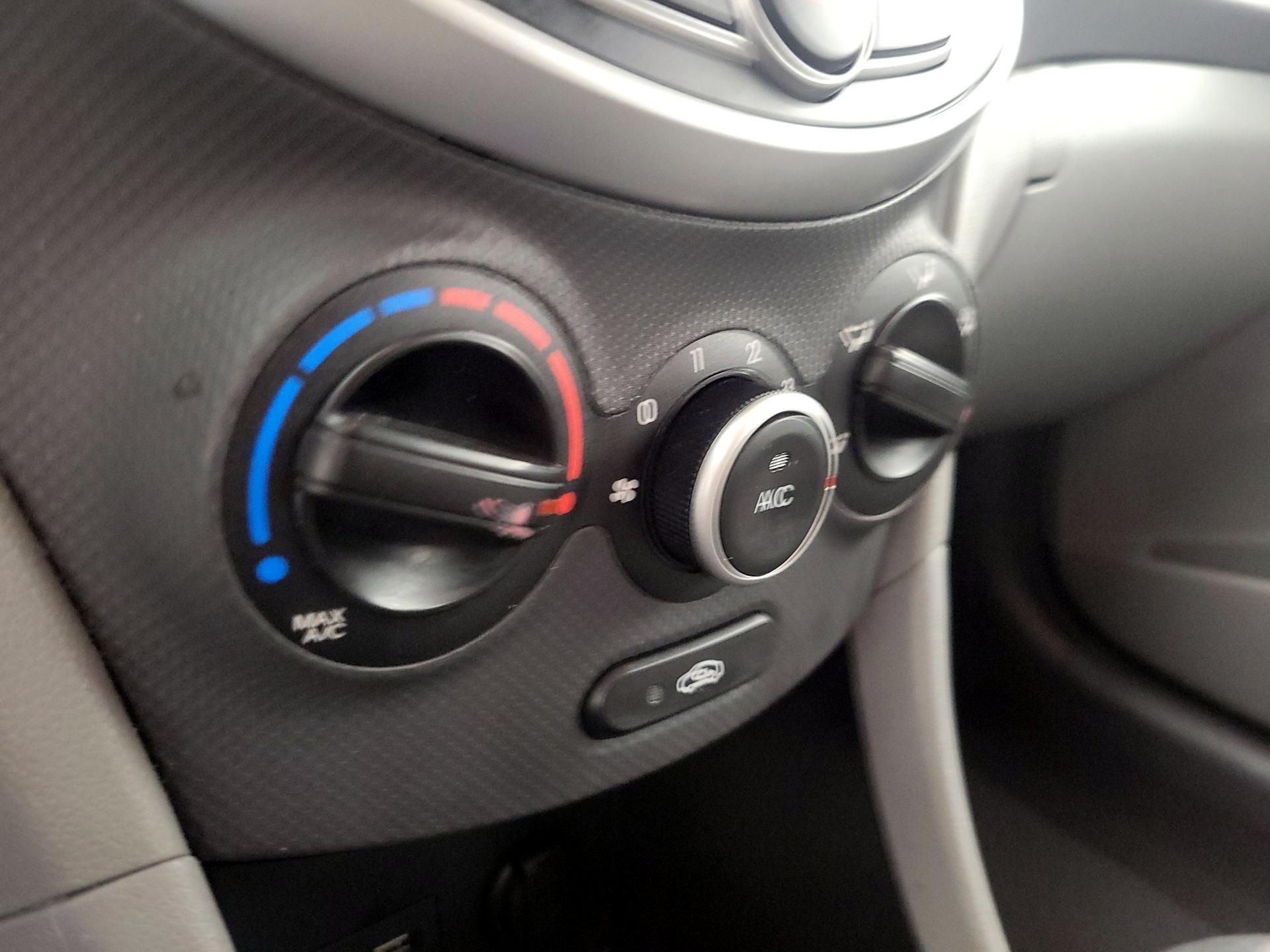 Thumbnail: 2014 Hyundai Accent - 15