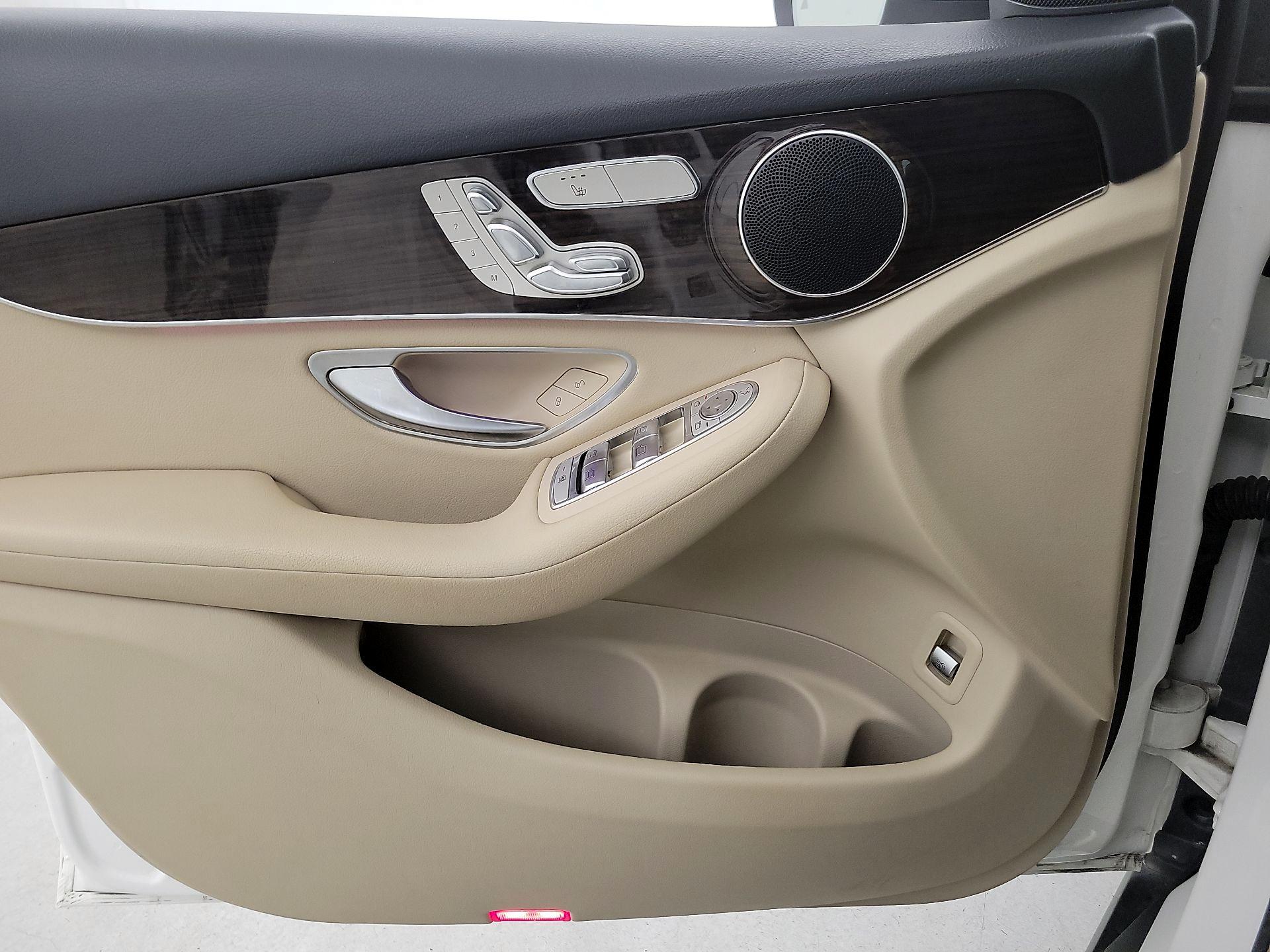 Thumbnail: 2022 Mercedes-Benz GLC - 12