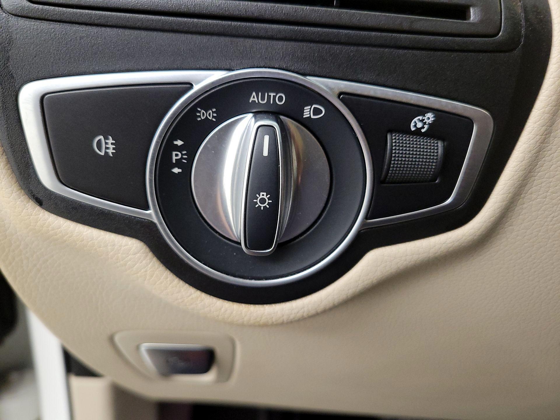 Thumbnail: 2022 Mercedes-Benz GLC - 13