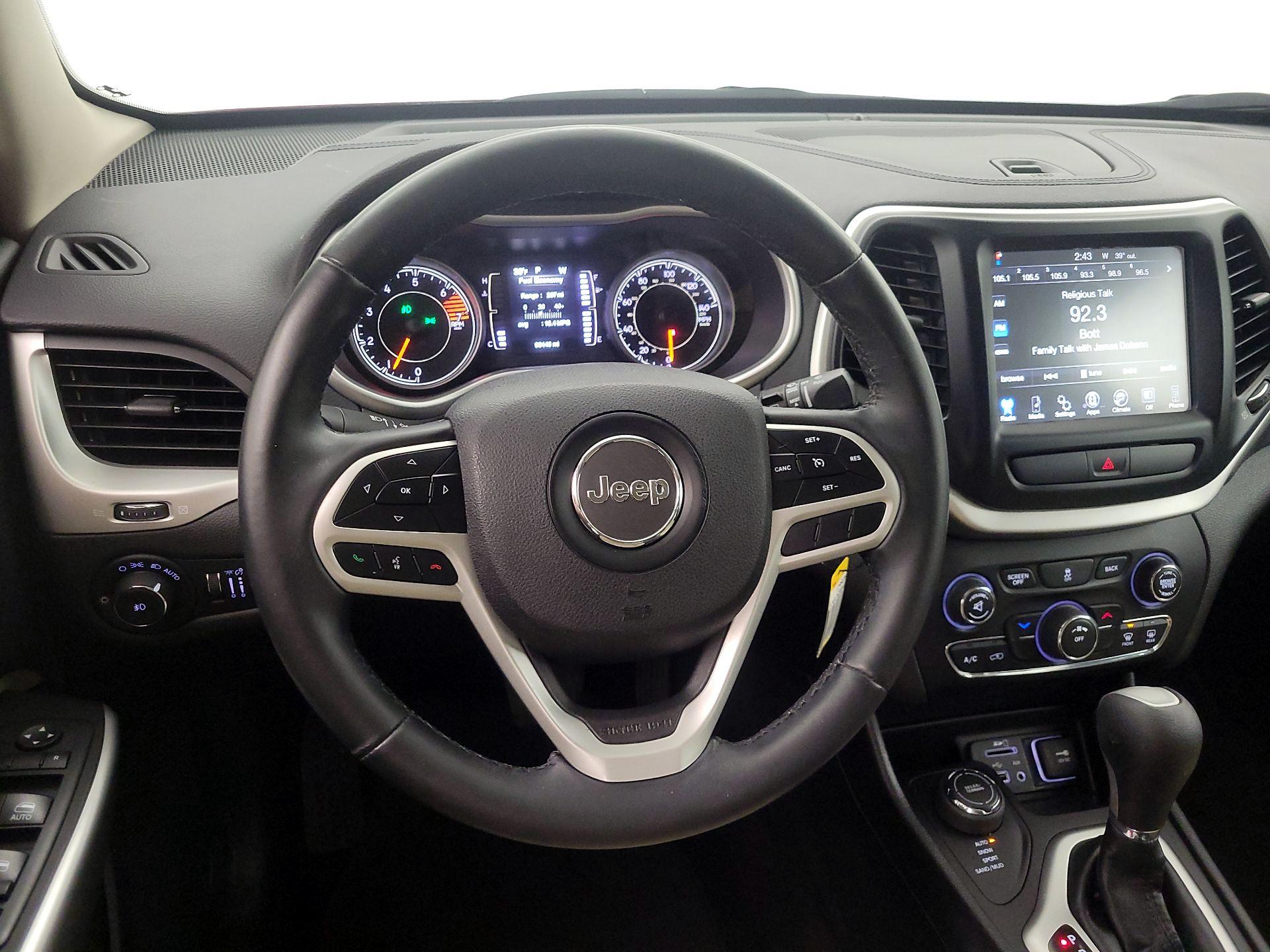 Thumbnail: 2017 Jeep Cherokee - 10