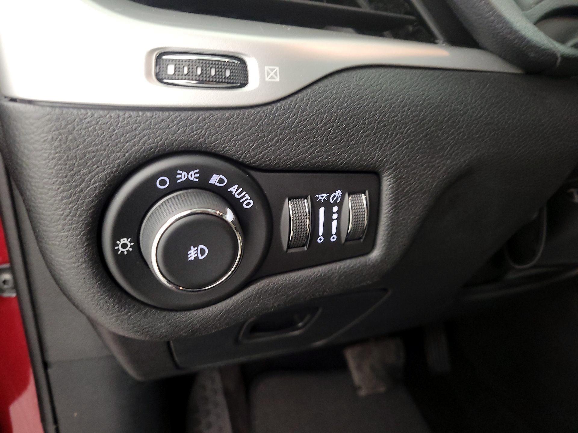 Thumbnail: 2017 Jeep Cherokee - 13