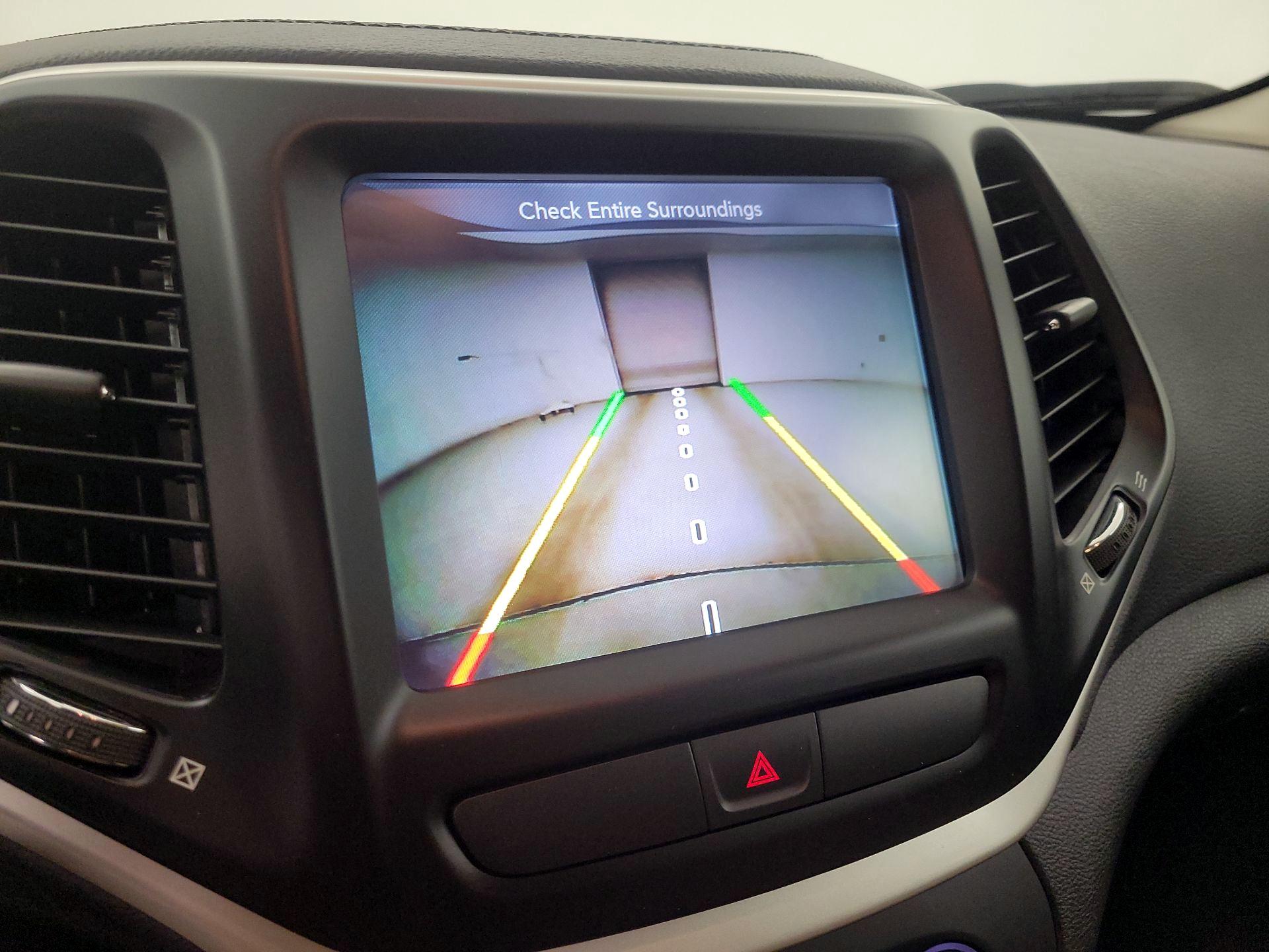 Thumbnail: 2017 Jeep Cherokee - 14