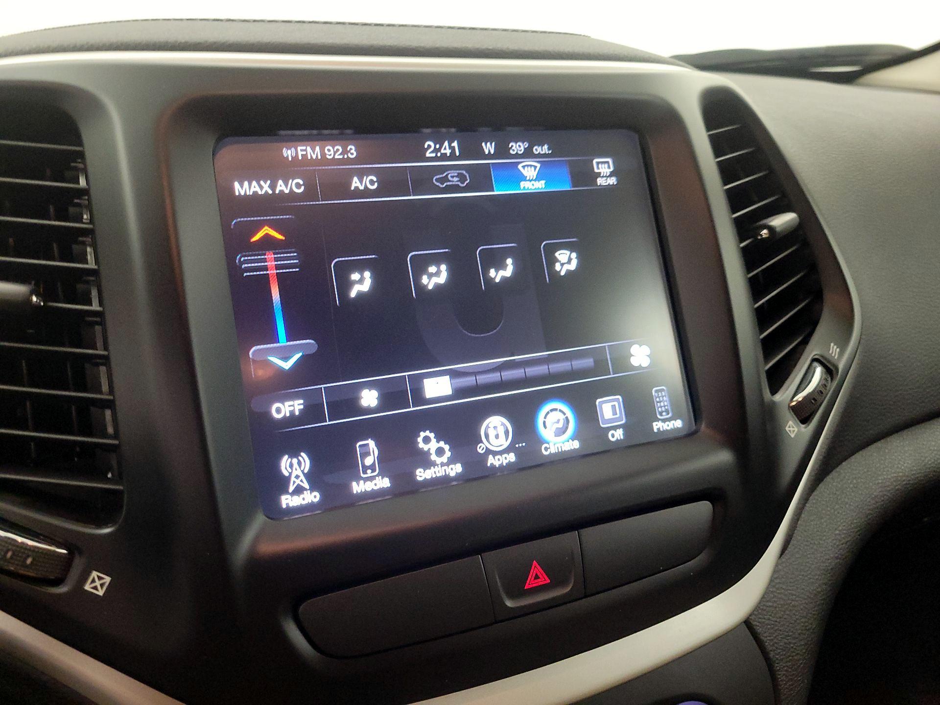 Thumbnail: 2017 Jeep Cherokee - 16