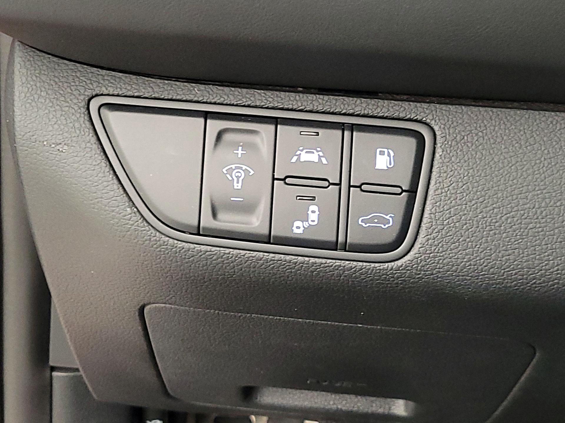 Thumbnail: 2019 Genesis G70 - 13