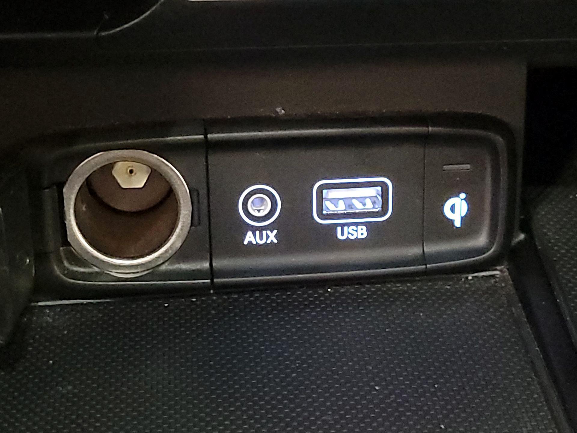 Thumbnail: 2019 Genesis G70 - 19