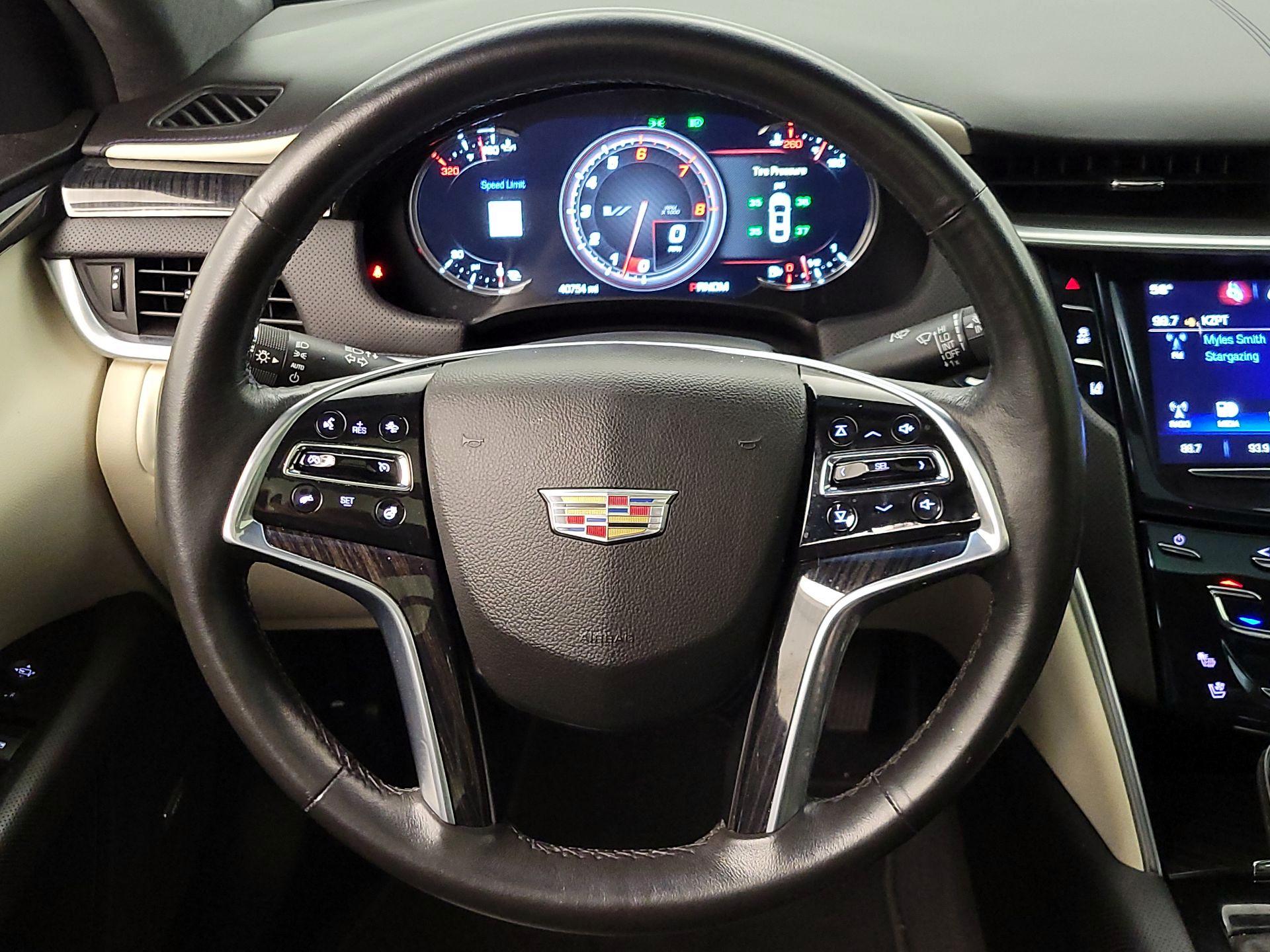 Thumbnail: 2016 Cadillac XTS - 10