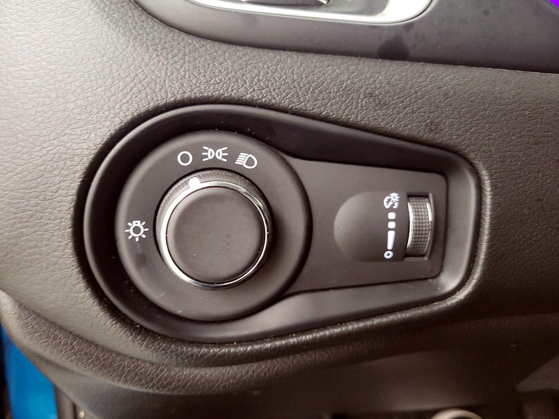 Thumbnail: 2021 Jeep Renegade - 13