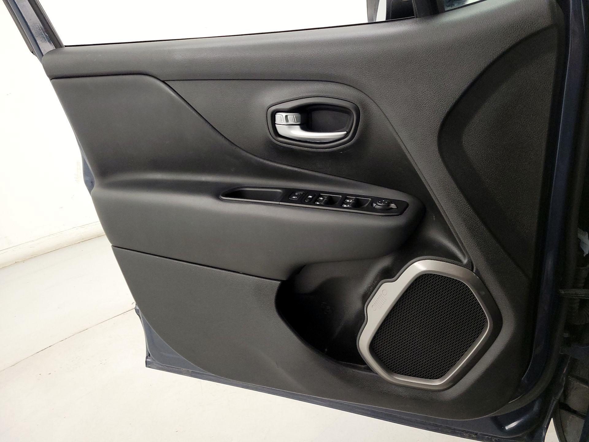 Thumbnail: 2021 Jeep Renegade - 12