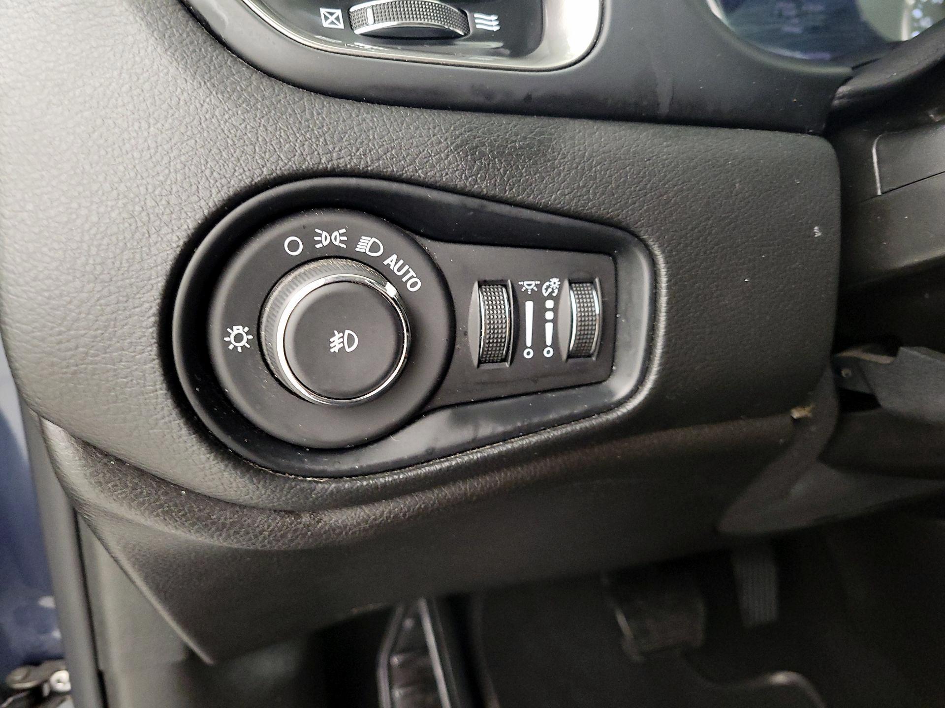 Thumbnail: 2021 Jeep Renegade - 13