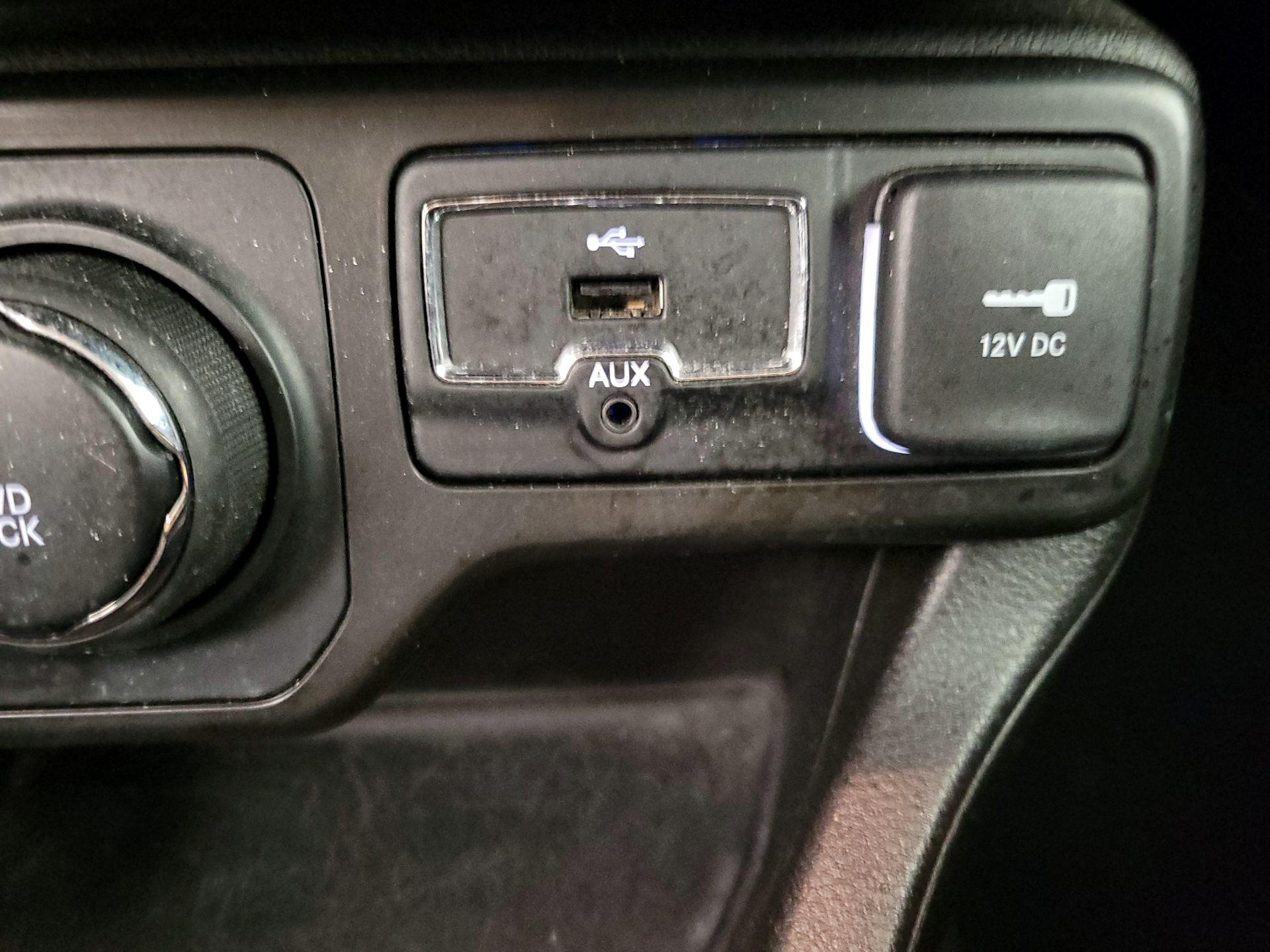 Thumbnail: 2021 Jeep Renegade - 19