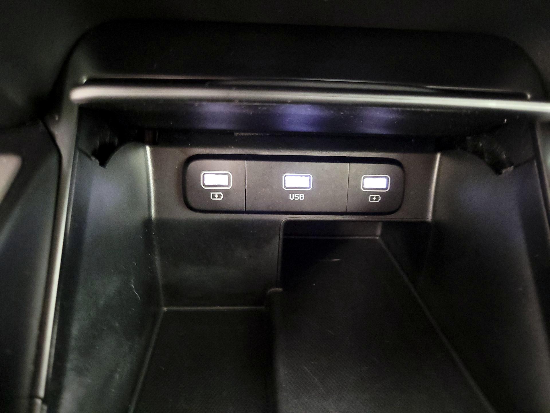 Thumbnail: 2021 Kia Sorento - 18